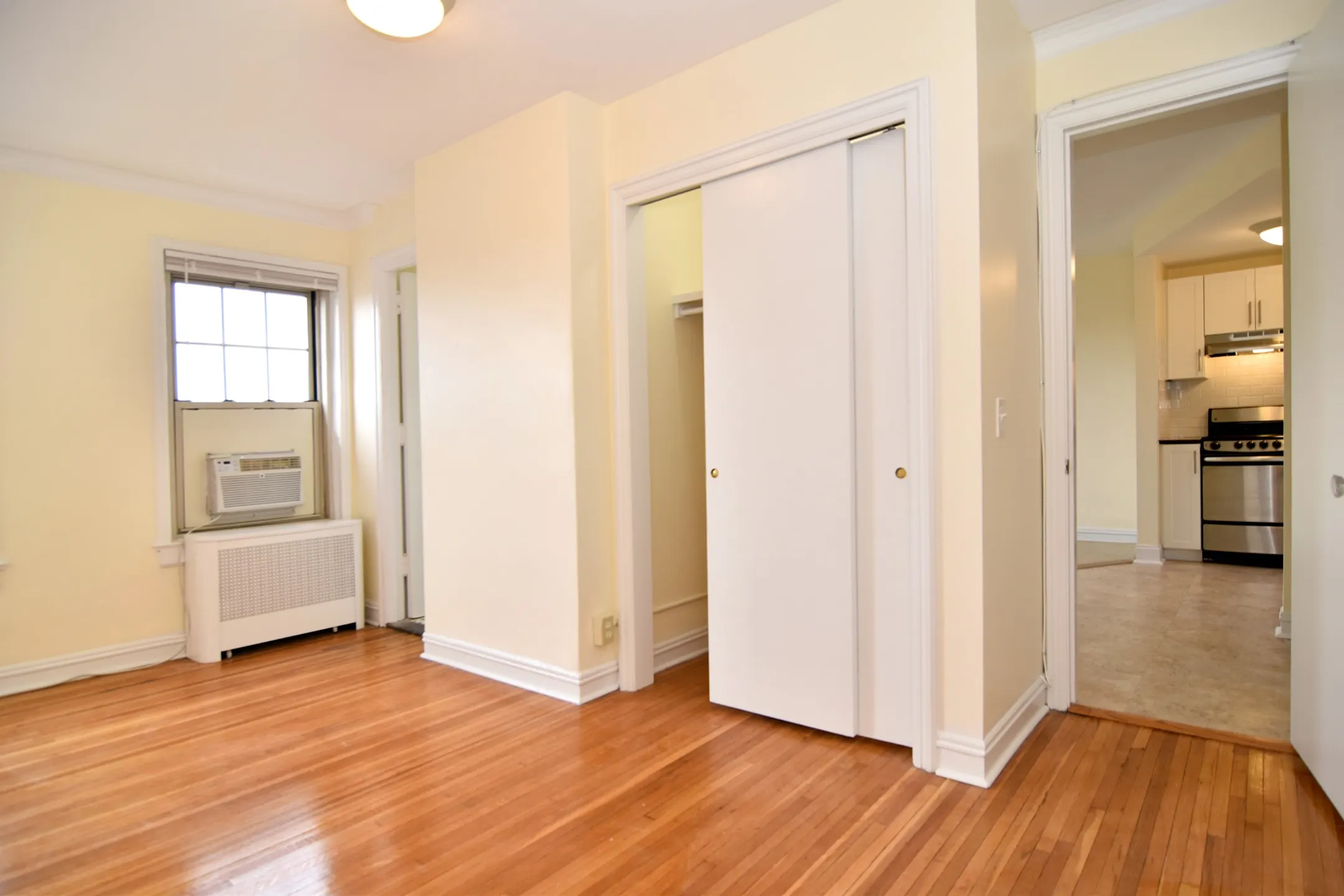 Bedroom - Wayland Manor - Providence, RI