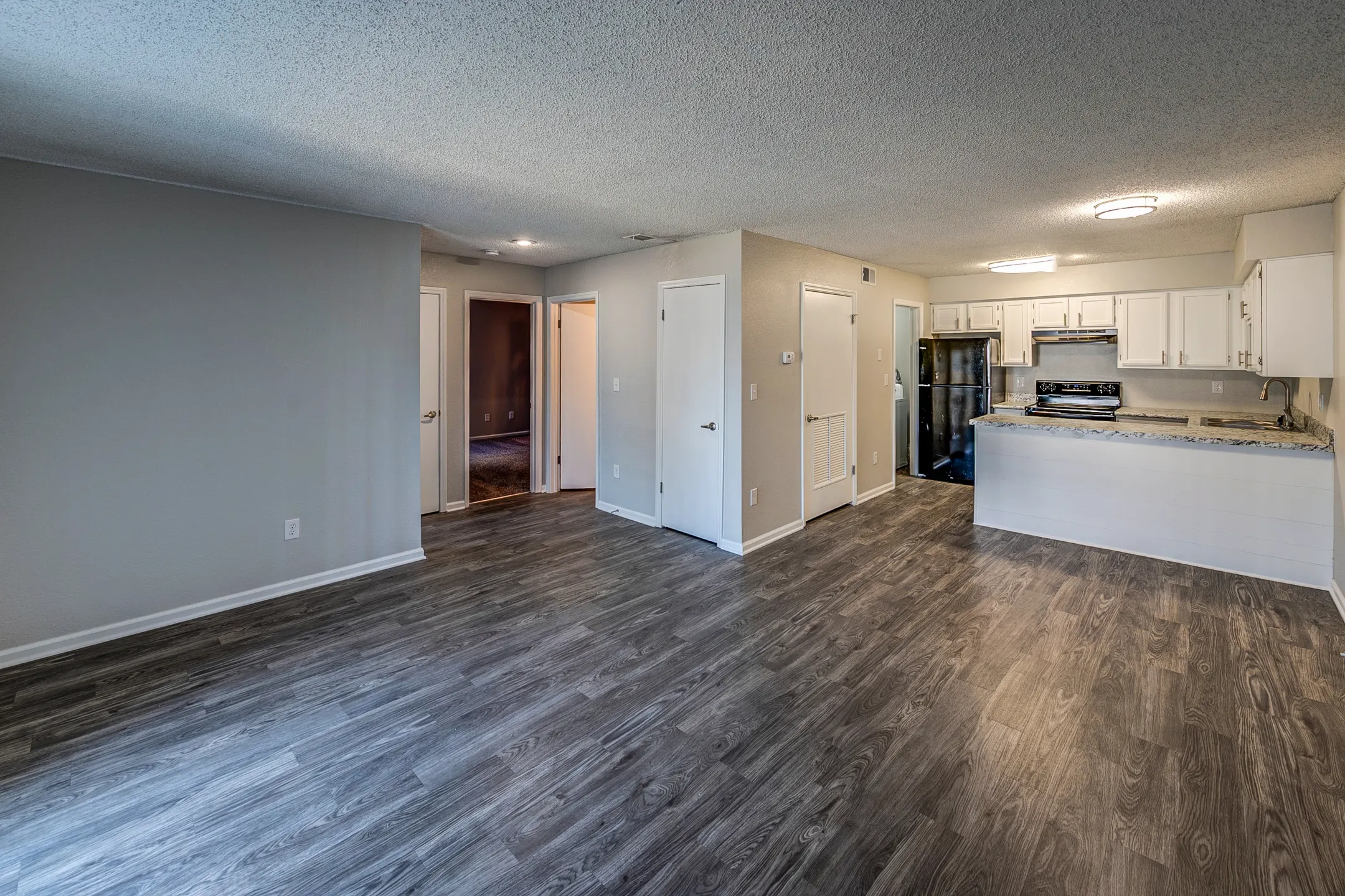 Pinehurst Apartments Kansas City, MO 64118