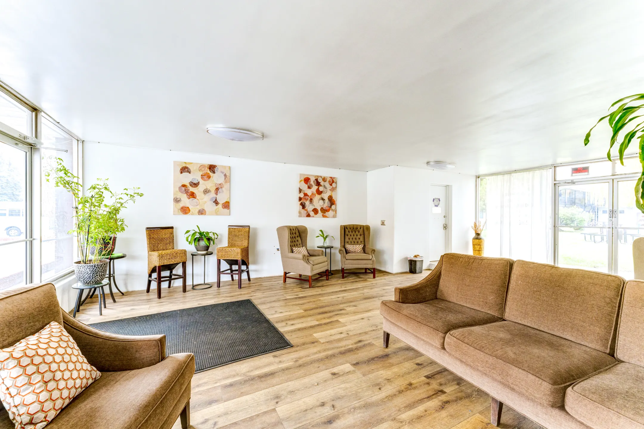 Living Room - Mirador Apartments - Ogden, UT