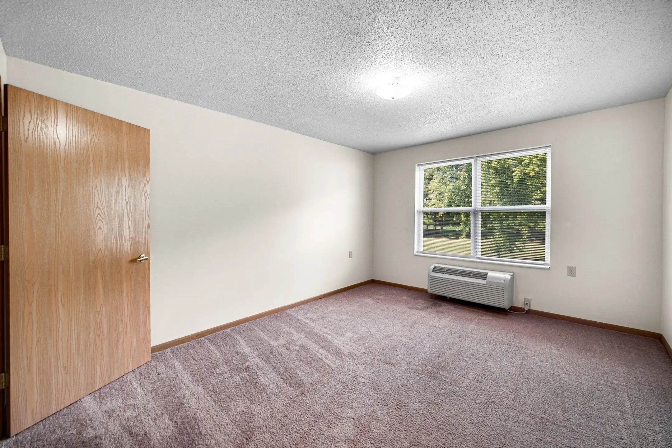 Kirby Manor Apartments 402 W 14th St Hobart, IN Apartments for Rent