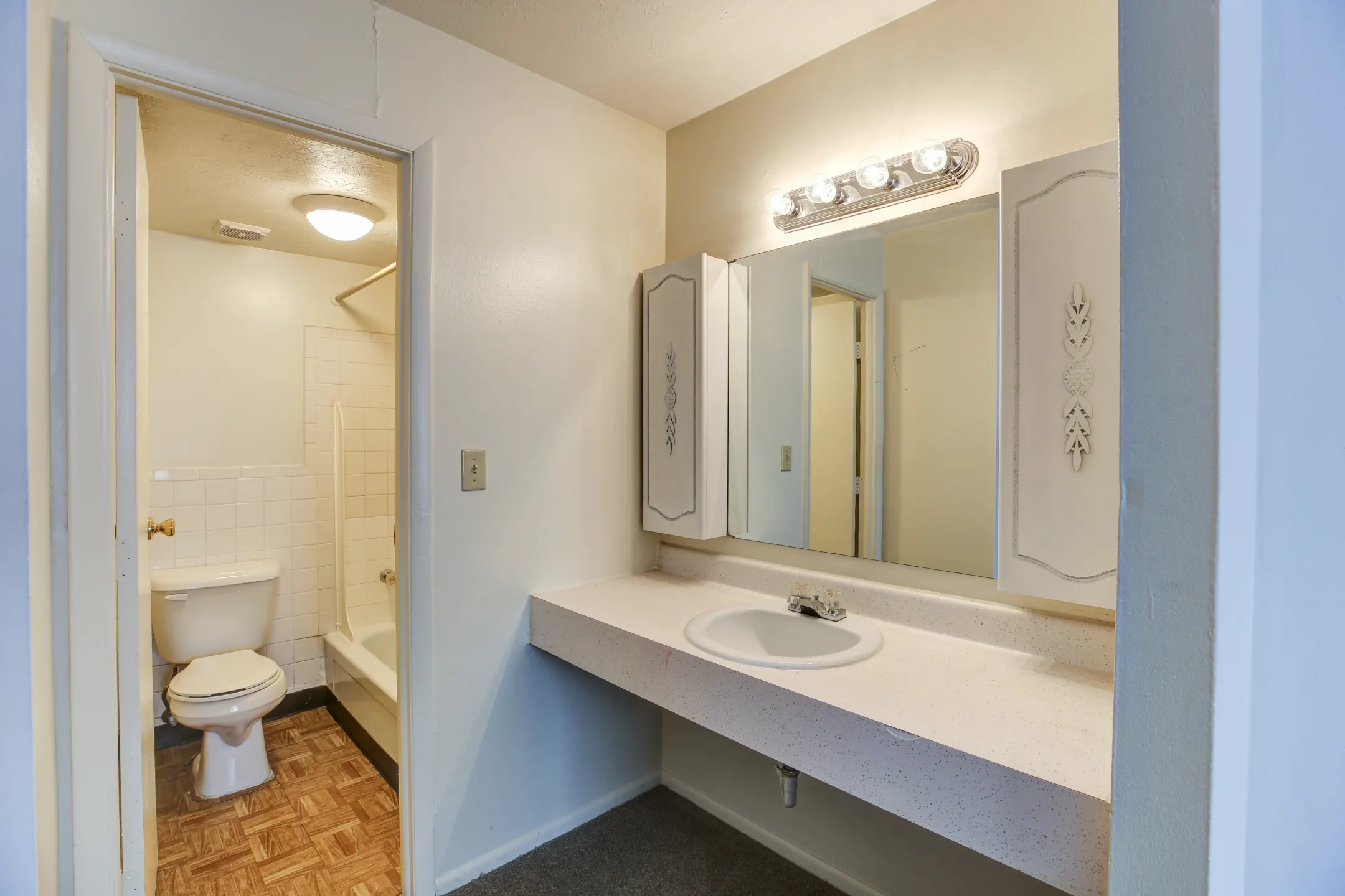 Bathroom - Mont Michel - Cincinnati, OH