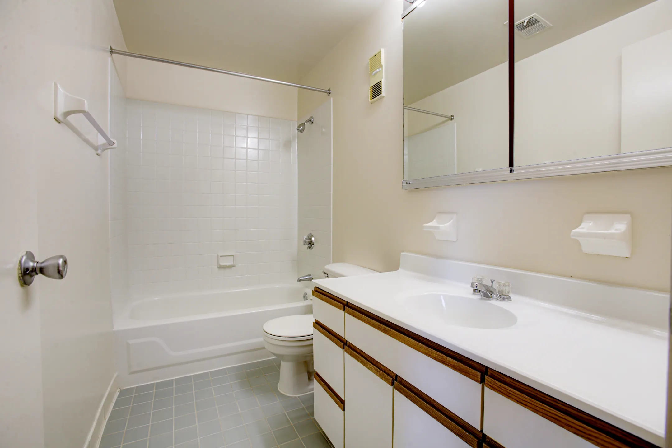 Bathroom - Marlboro Classic & Redwood Square - Baltimore, MD