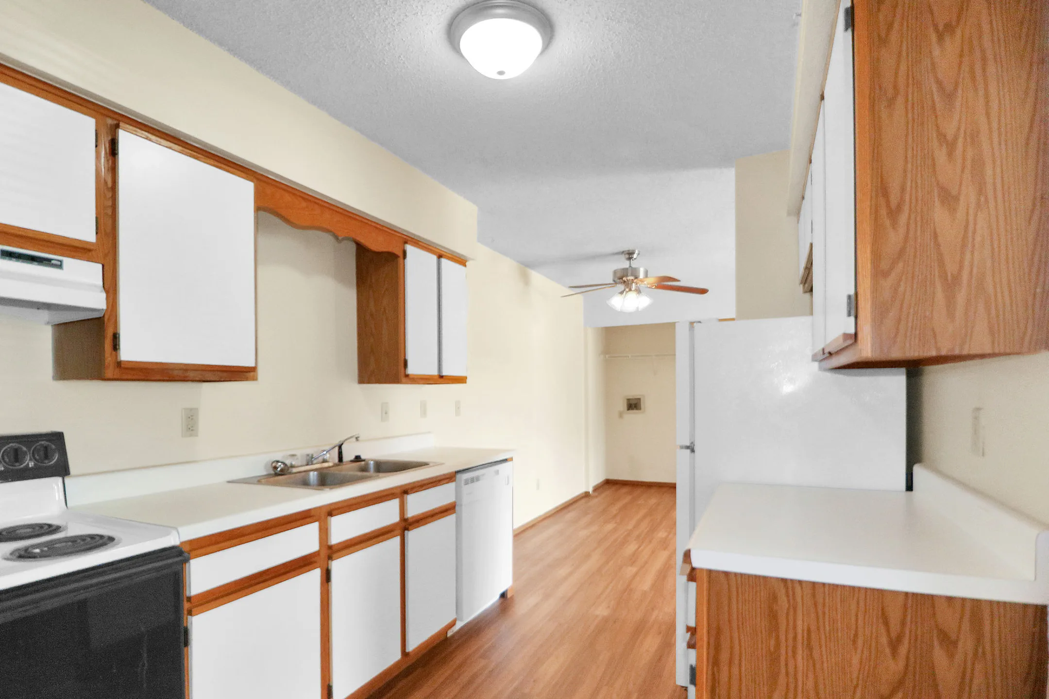 Dining Room - Park Place Apartments - Springfield, MO