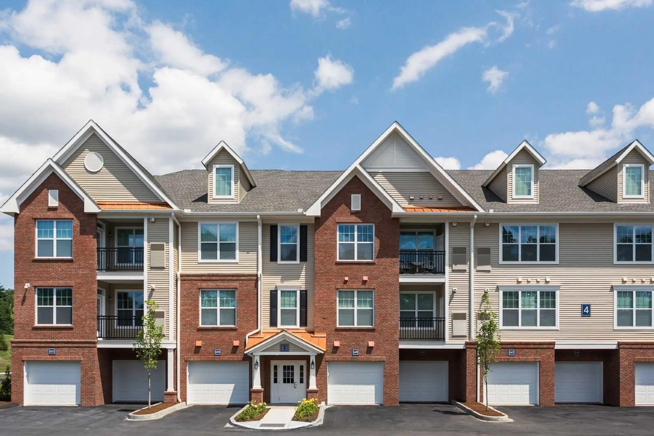 Building - Residences at Steele Road - West Hartford, CT