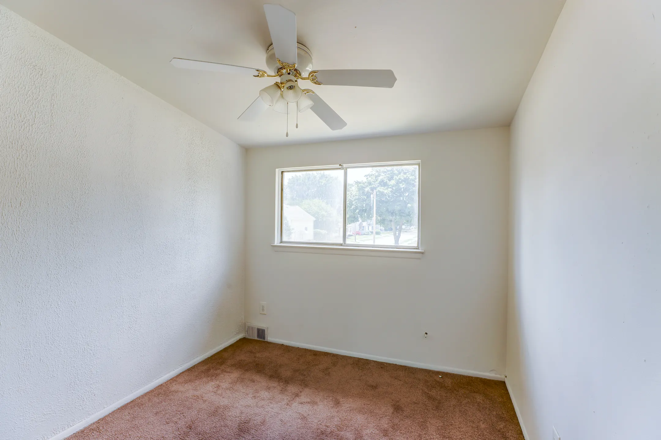 MacArthur Manor Apartments 21492 Mac Arthur Blvd Warren, MI