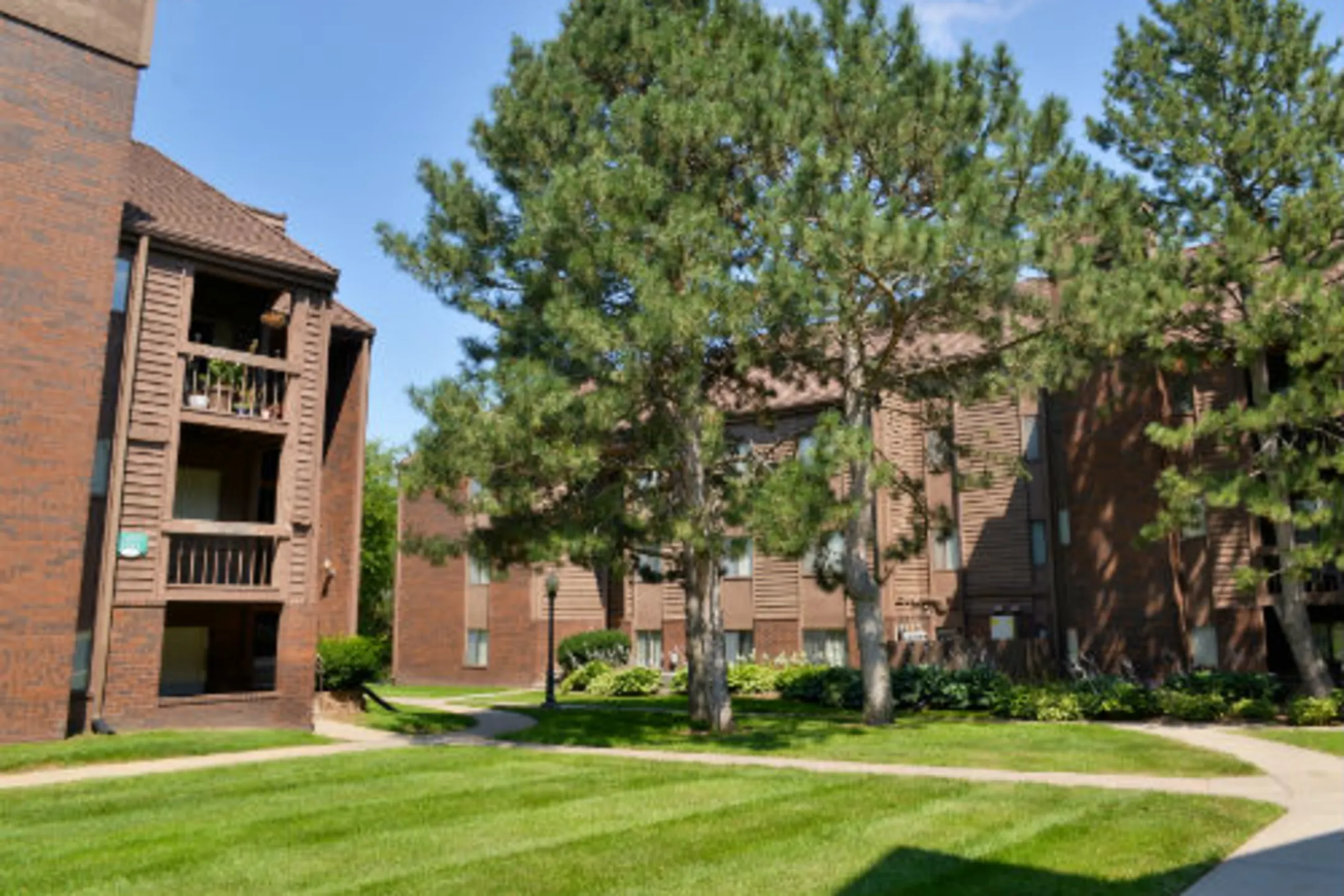 Lake Candlewood Apartments Omaha, NE 68154