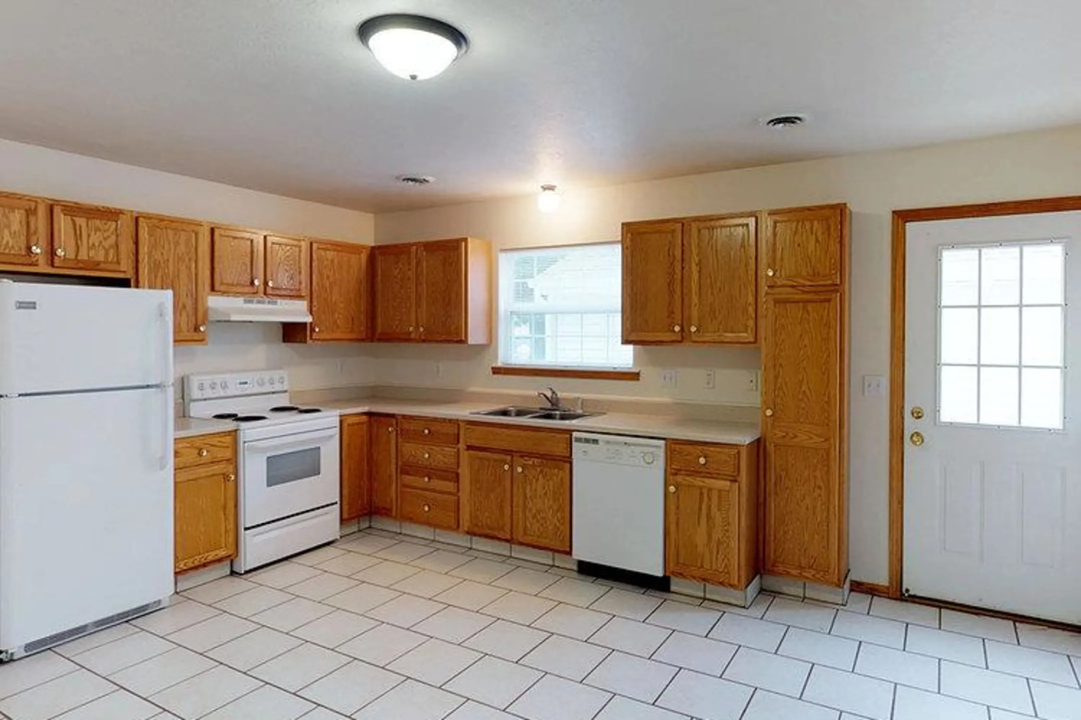 Kitchen - The Gables Townhomes - Sioux Falls, SD