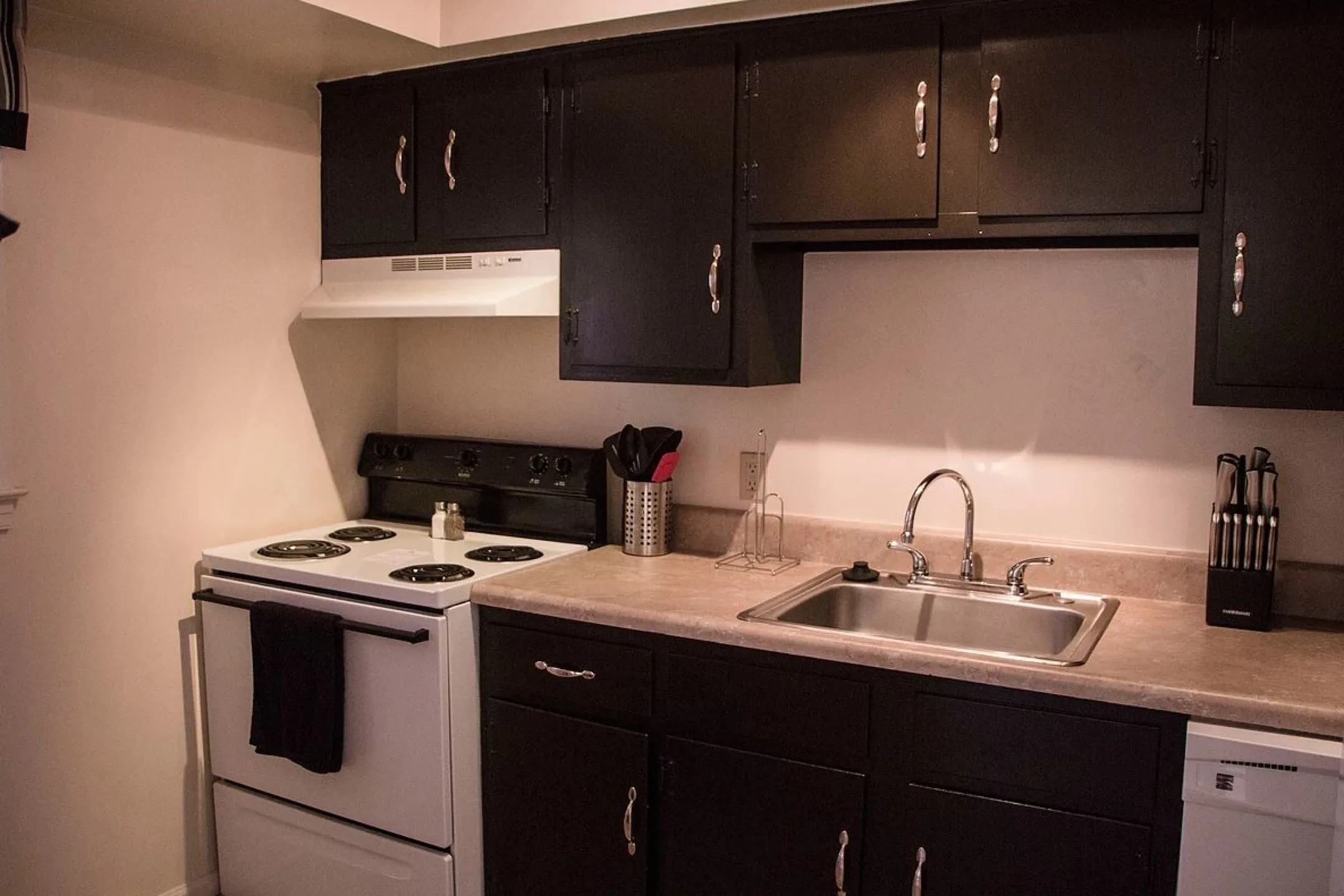 Kitchen - Stewart Langley Corporate Apartments - Lynchburg, VA