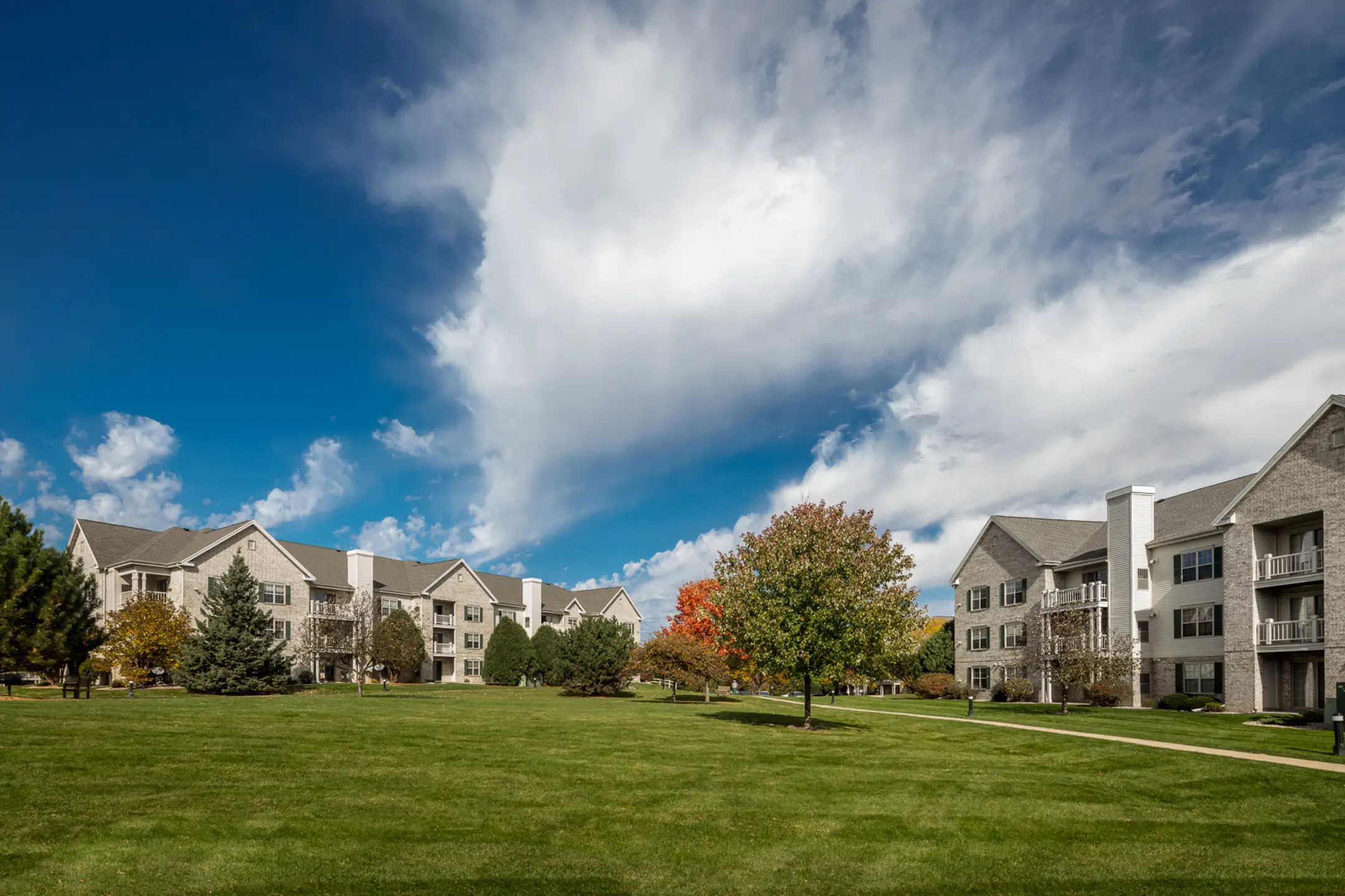 Deer Creek Apartments 8511 Greenway Blvd Middleton, WI Apartments