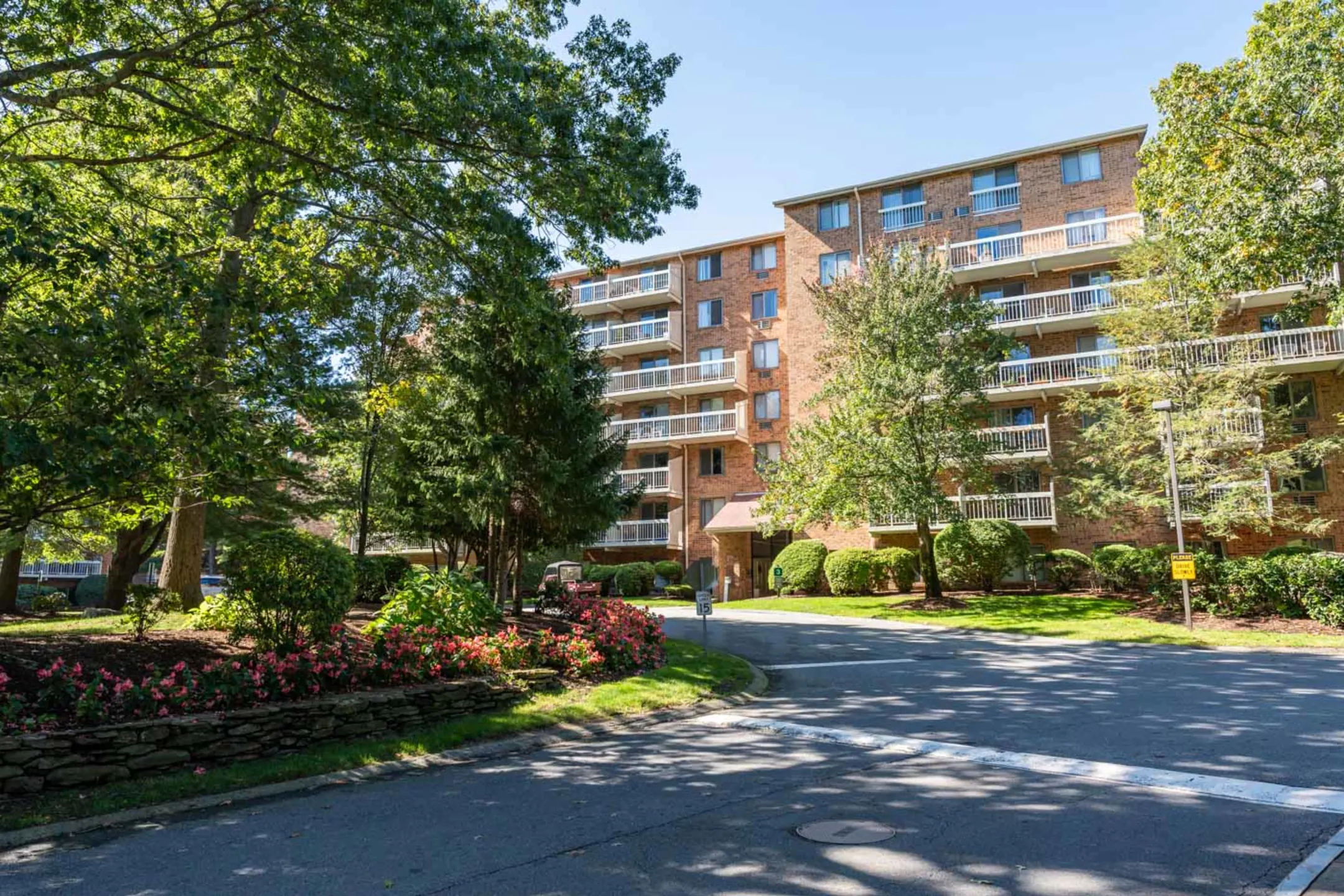 Building - Kimball Court Apartments - Woburn, MA