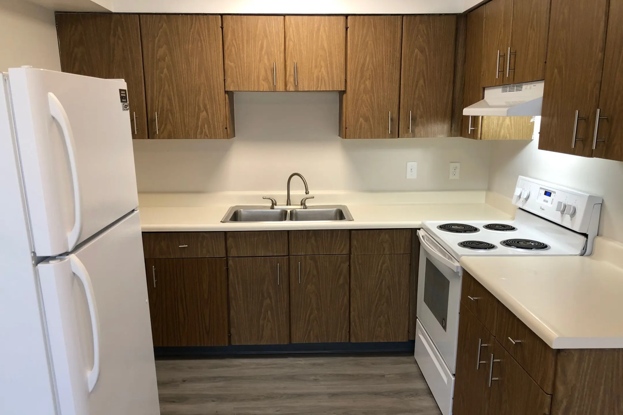 Kitchen - Grey Parc Apartments - Rossville, GA