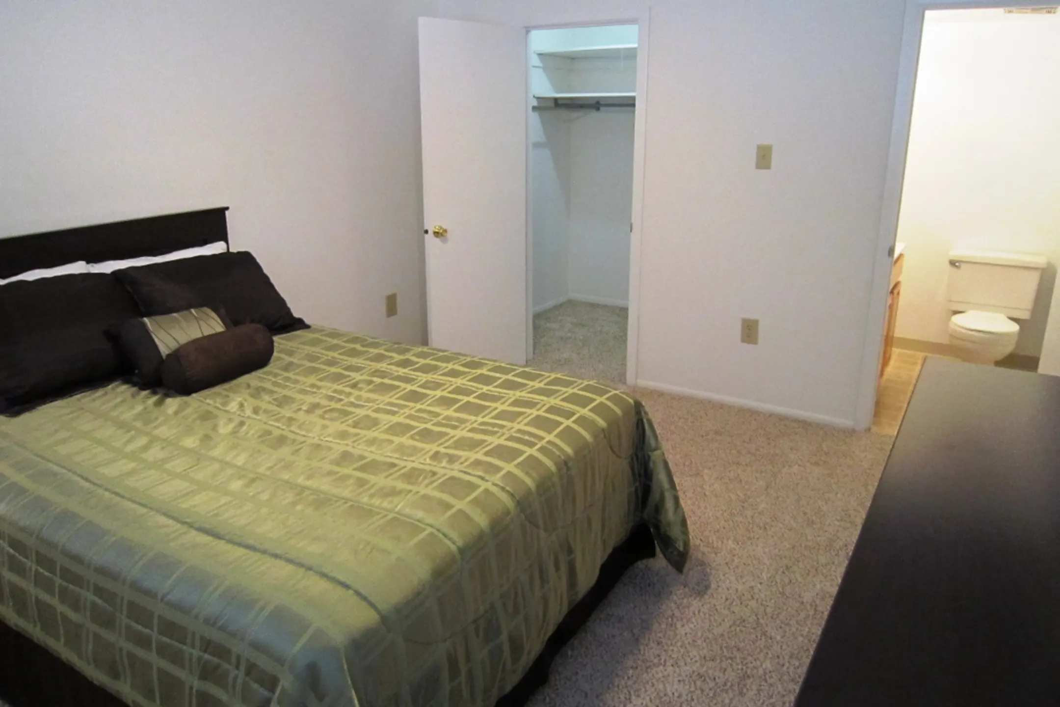 Bedroom - Spring Valley Apartments - Harrisburg, PA