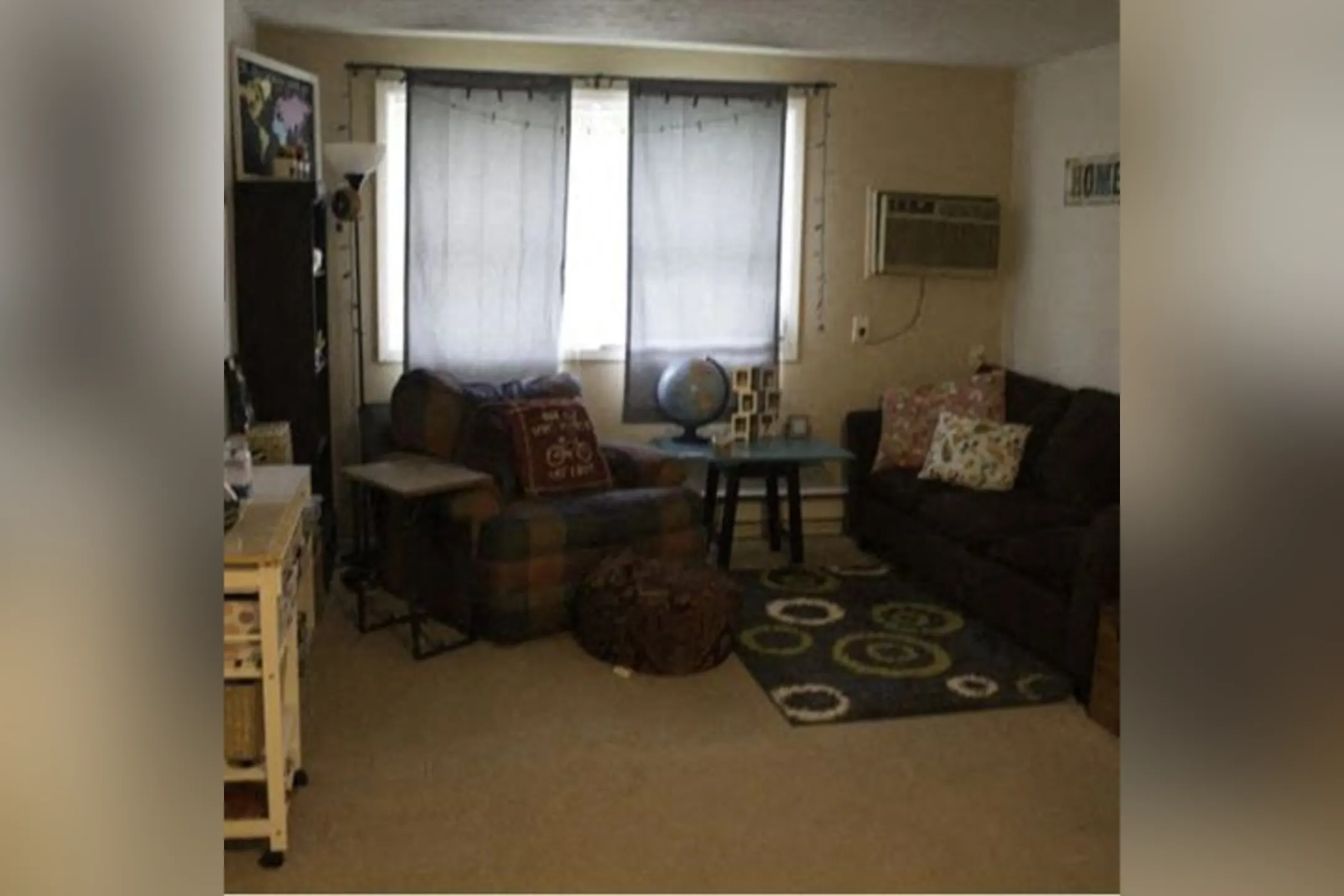 Woodgate Village Condominium Living Room Size