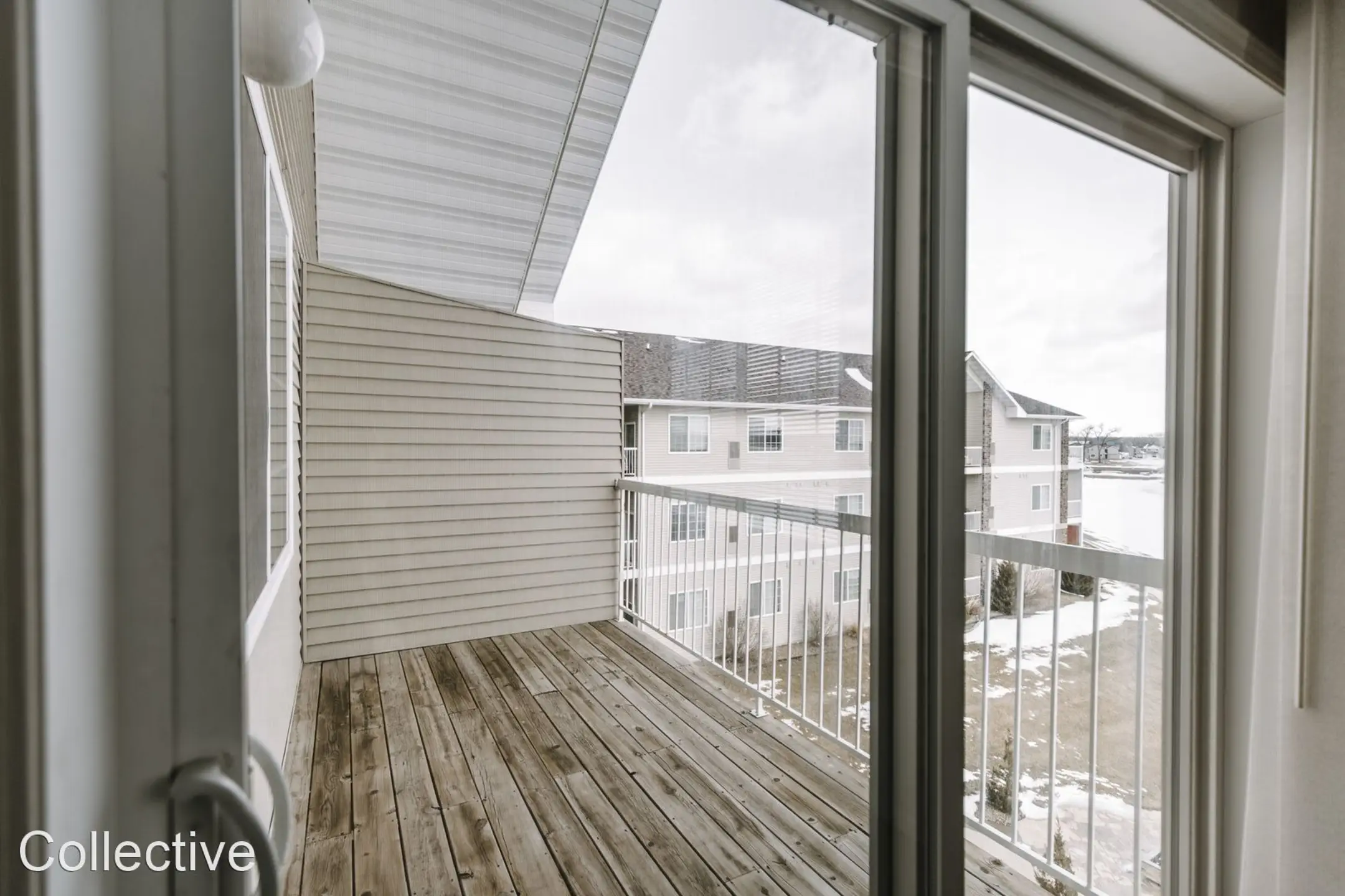 Patio / Deck - Lakewood Crossing Apartments - Mandan, ND
