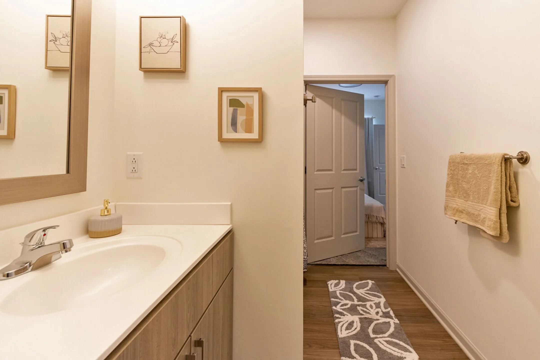 Summit on the Hudson 1 Trinity Court Saugerties, NY Apartments for