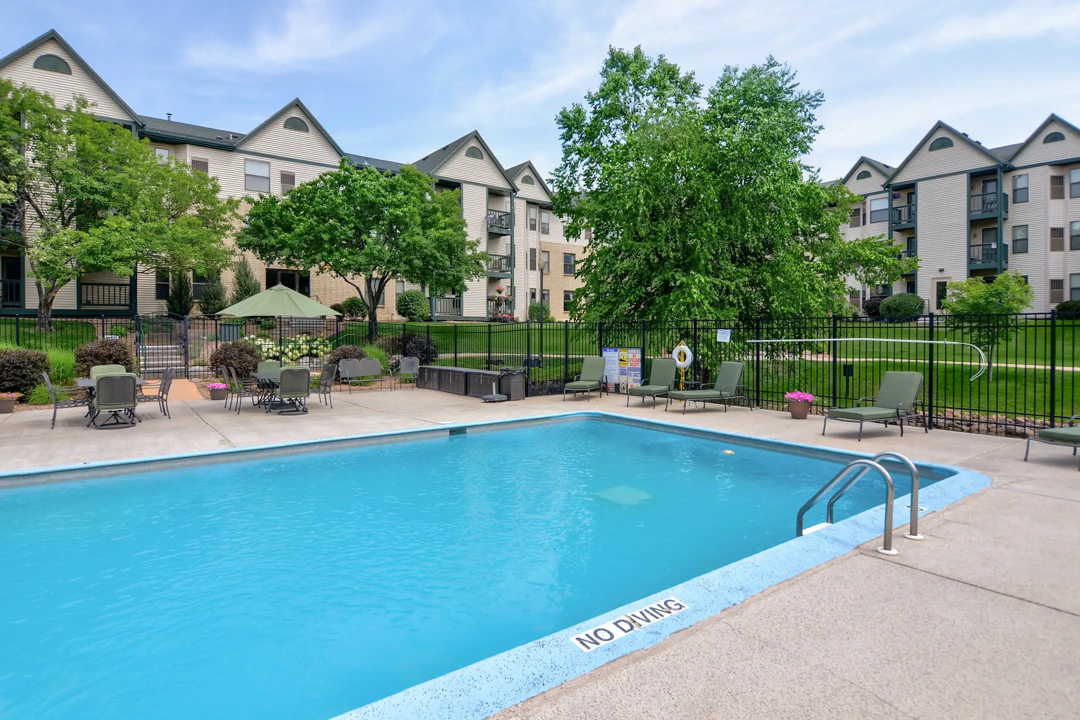 Autumn Woods Apartments Saint Anthony, MN 55418