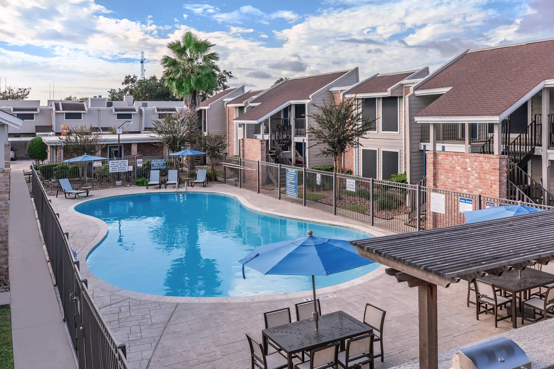 Briar Court Apartments - Houston, TX 77042