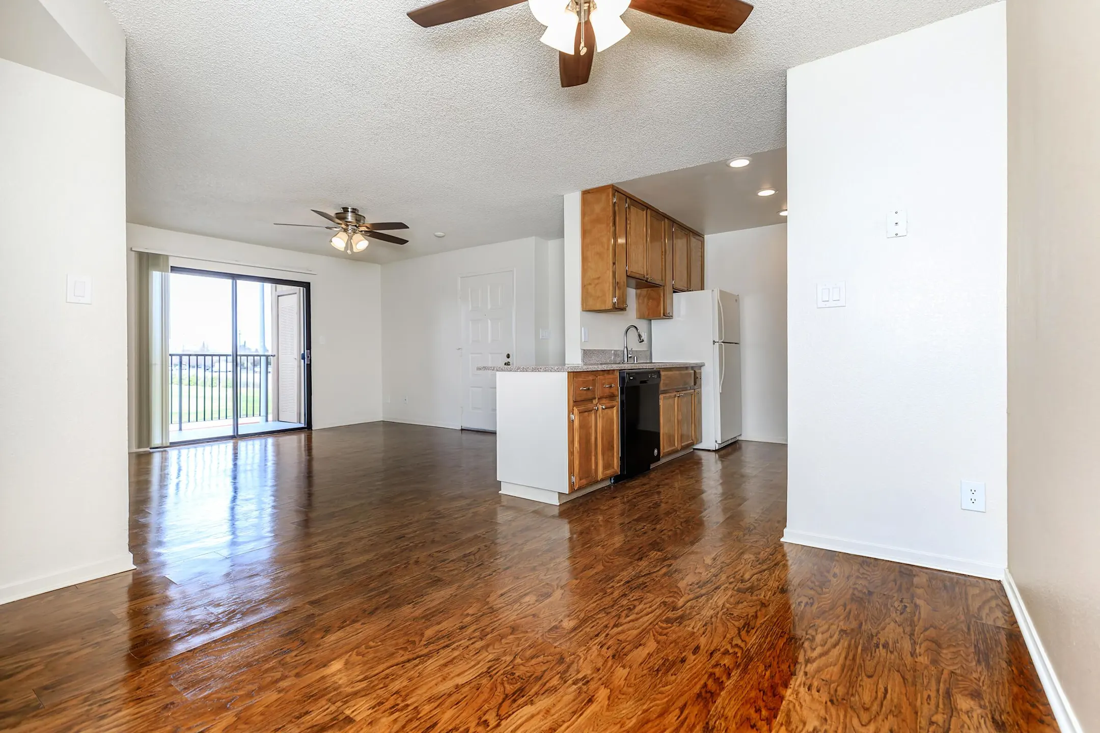 Pine Tree Village 6800 N Maple Ave Fresno, CA Apartments for Rent