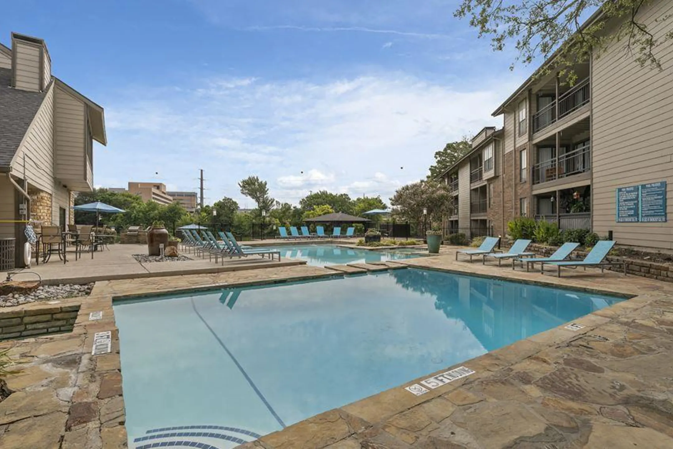 Pool - Courtyard Condos - Dallas, TX