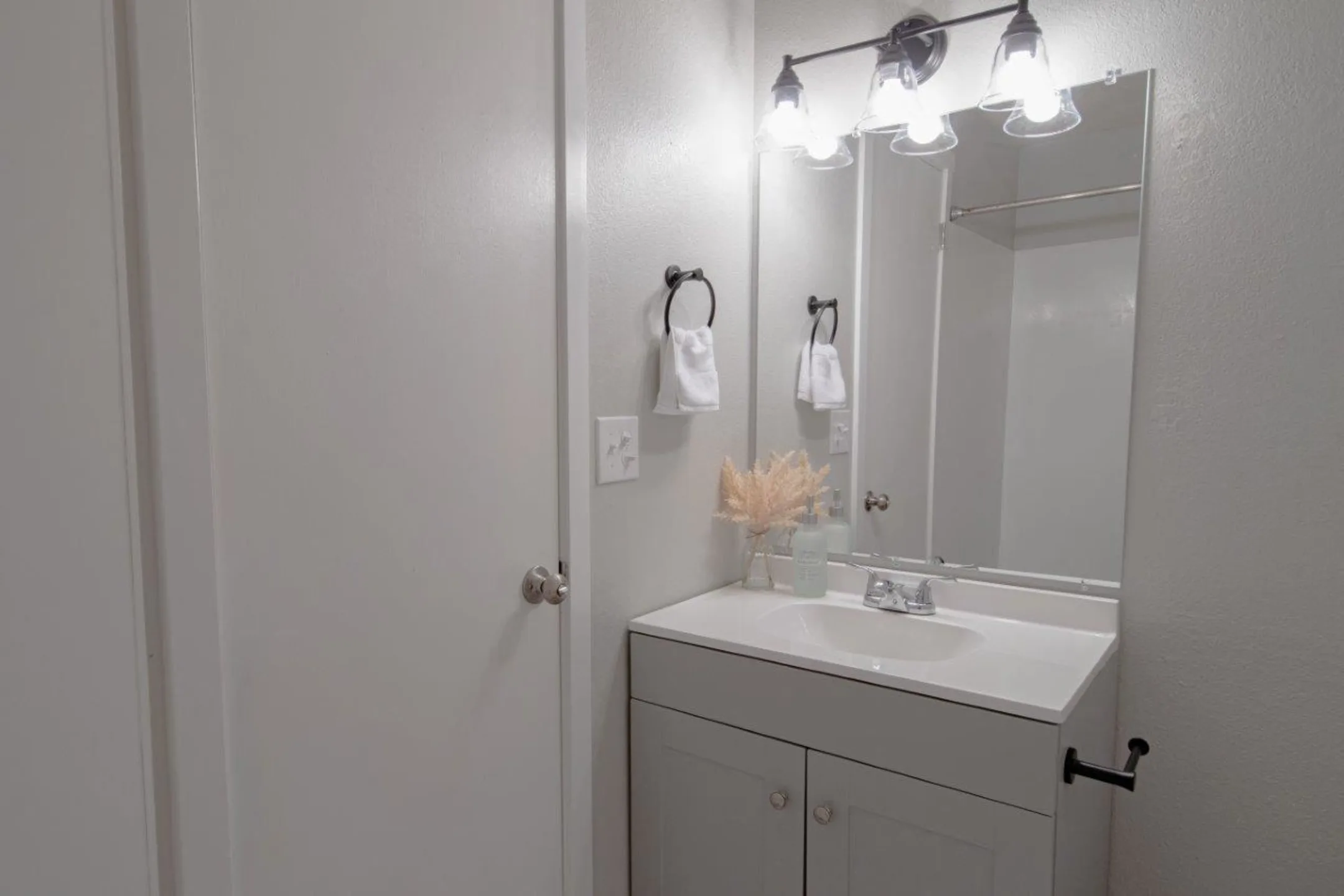 Jefferson West Apartments 2815 W Madison Ave Boise, ID Apartments