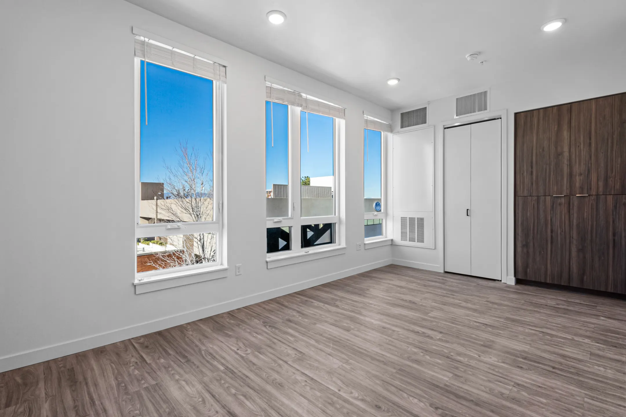 Living Room - Carraway Apartments - Denver, CO
