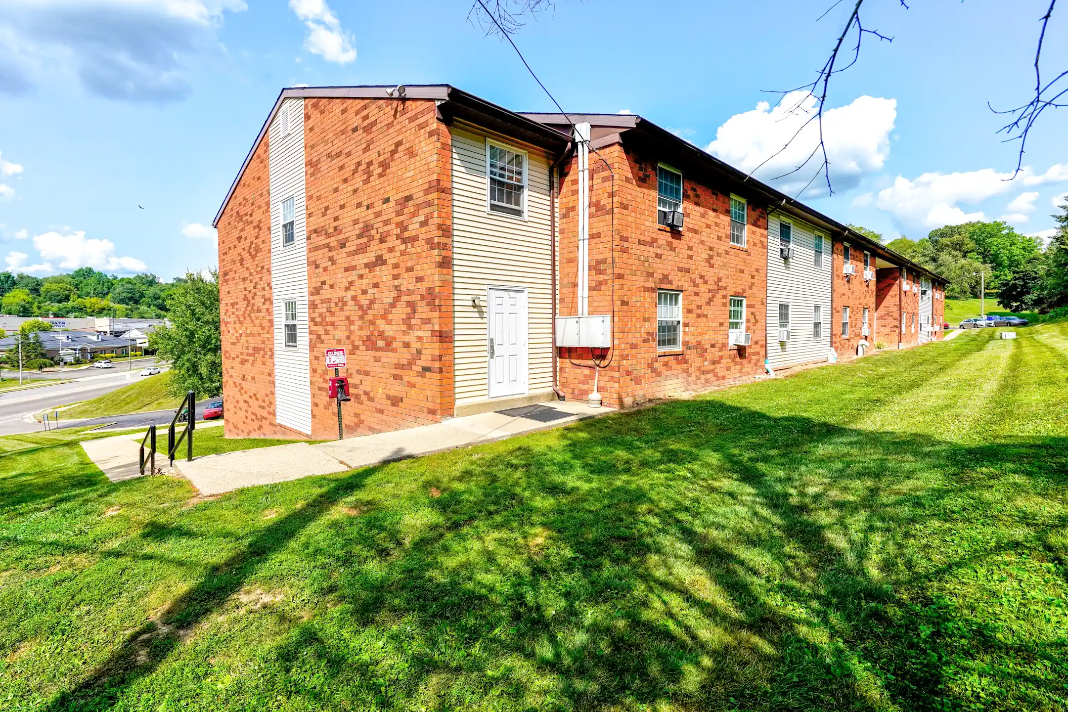 Building - Colonial Estates - Mount Vernon, OH