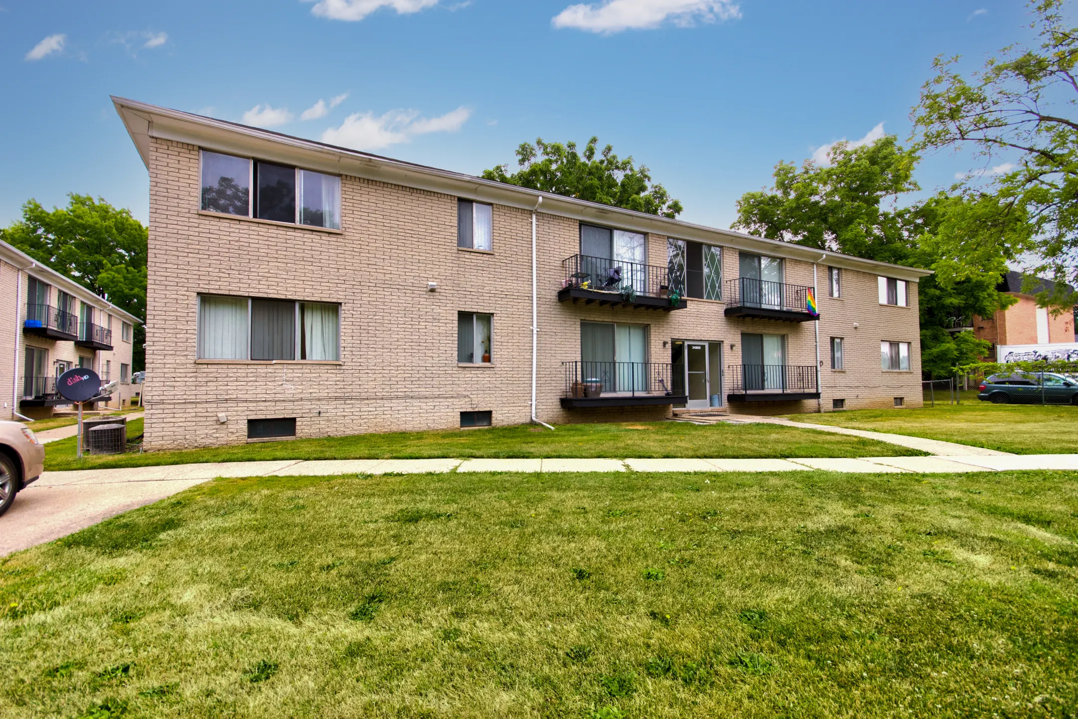 Pleasantview Manor Apartments - Fraser, MI 48026