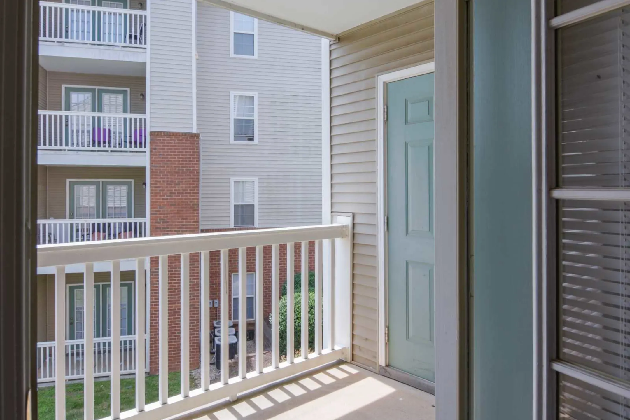 Patio / Deck - The Vistas at Dreaming Creek - Lynchburg, VA