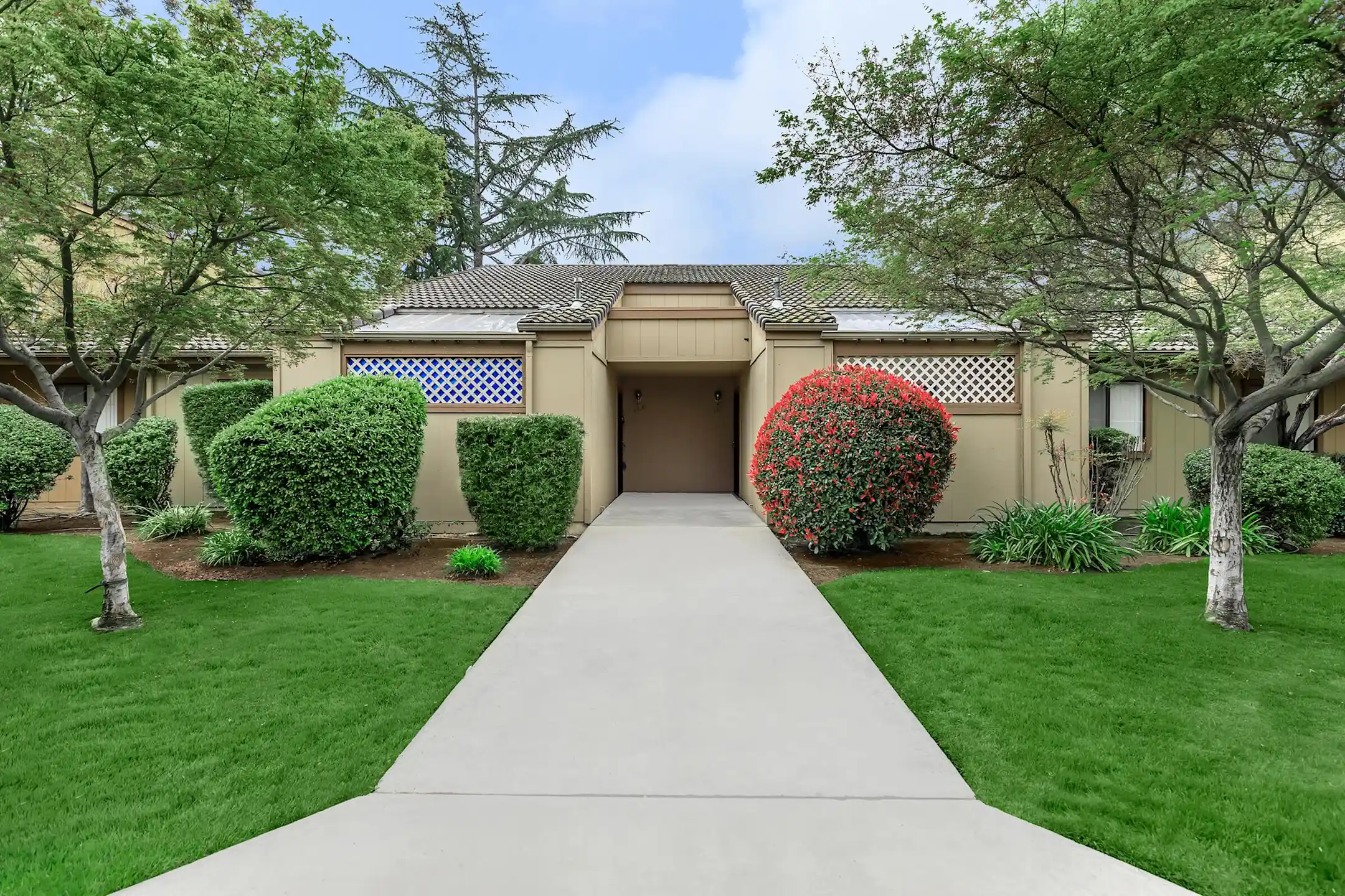 Pine Tree Village 6800 N Maple Ave Fresno, CA Apartments for Rent