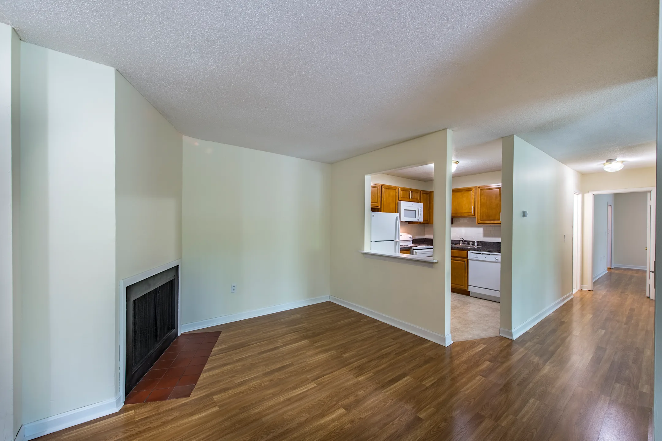 Redwood Hills Apartments Worcester, MA 01604