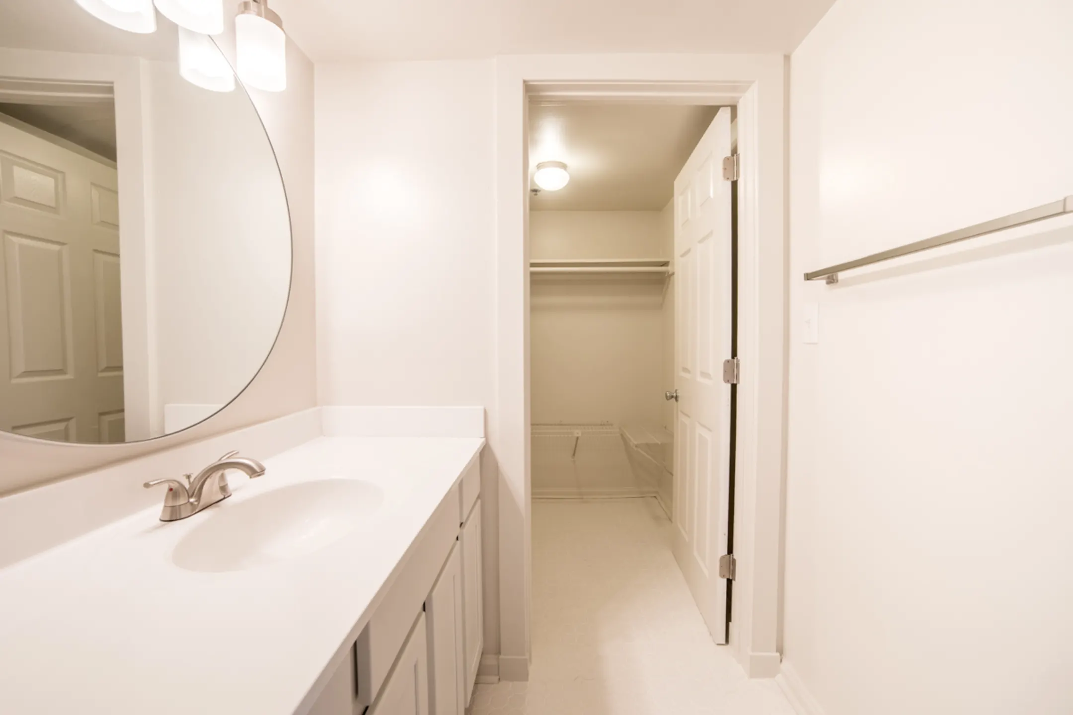 Bathroom - Vermont Place Apartments & Turnverein - Indianapolis, IN