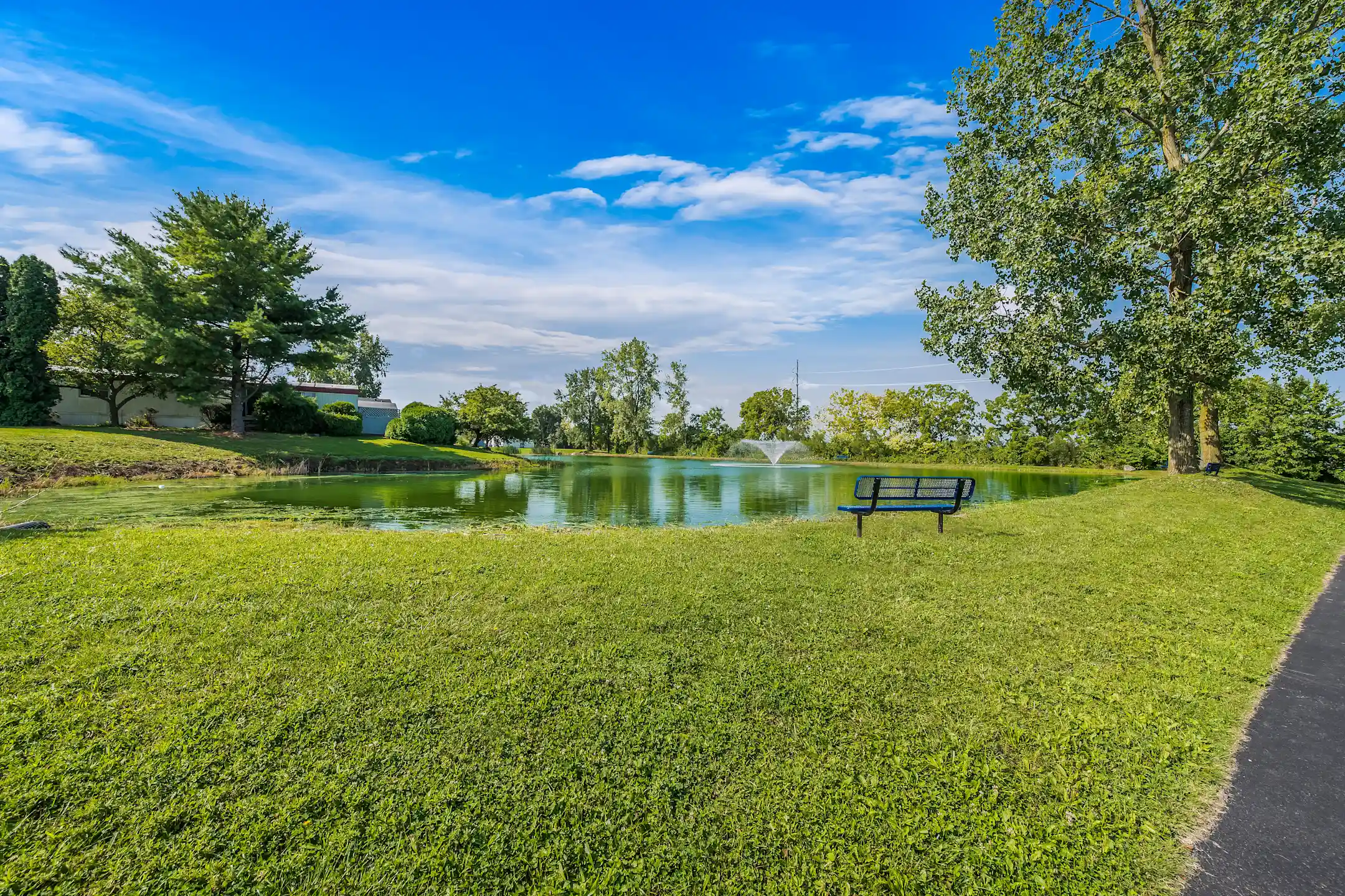 Crystal Lake Apartments Delaware, OH 43015