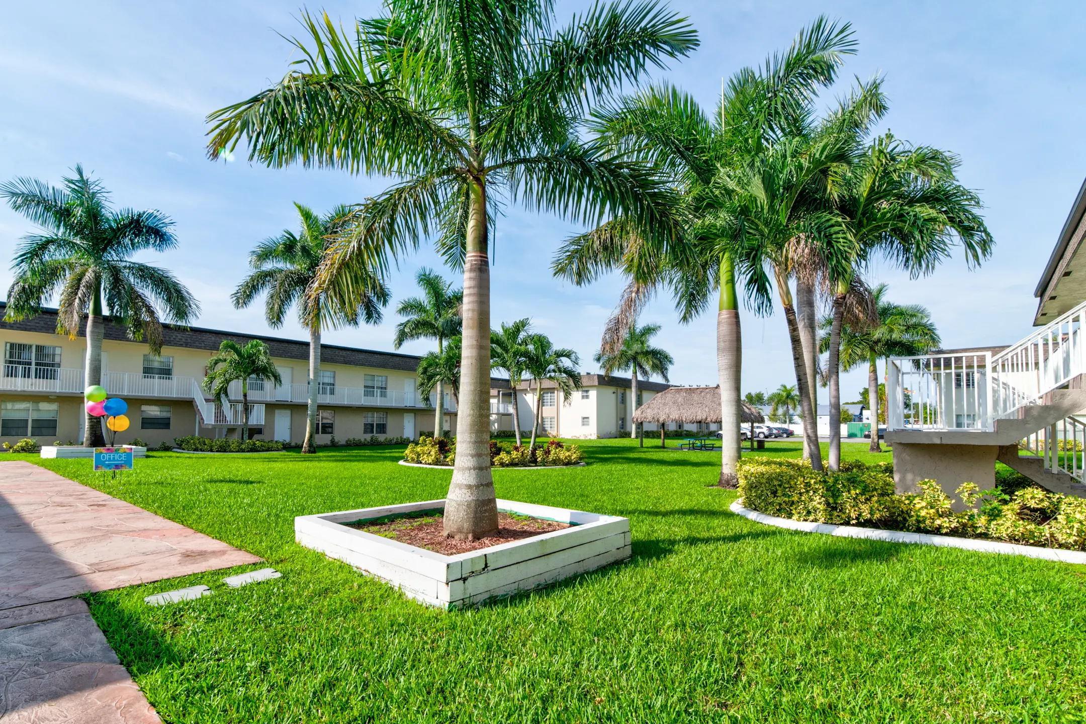 Courtyard - Lauder Ridge Garden - North Lauderdale, FL