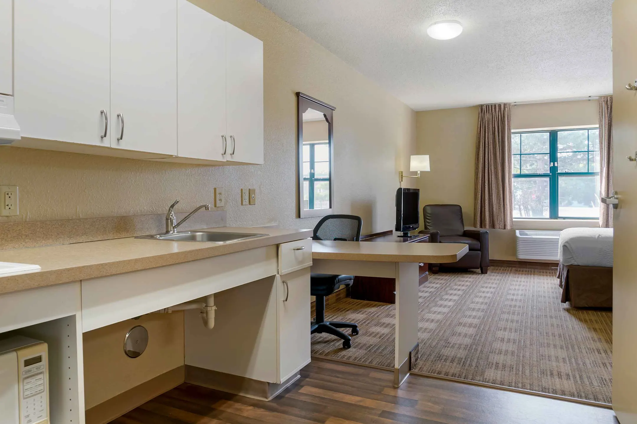 Dining Room - Furnished Studio - Chicago - Downers Grove - Downers Grove, IL