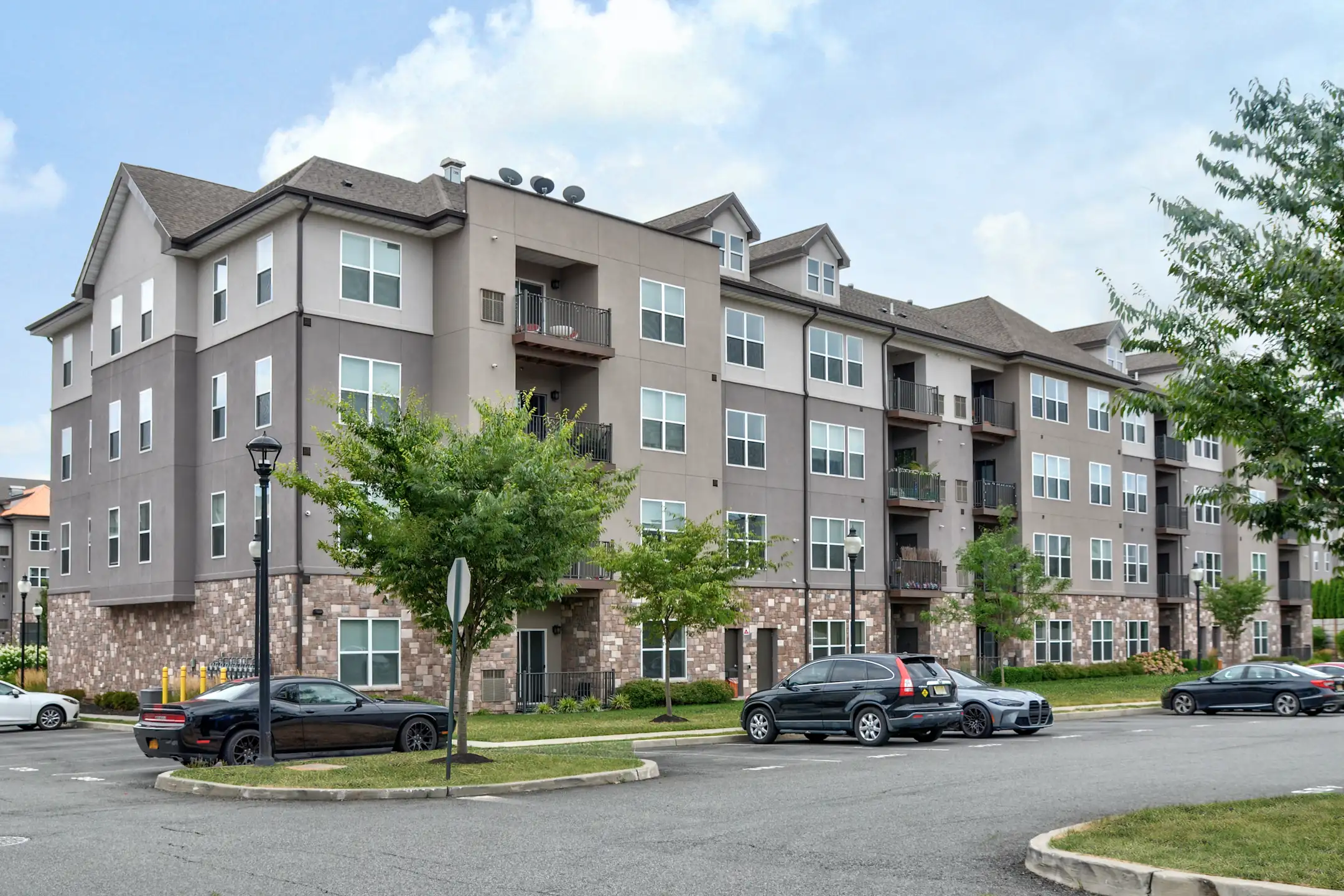 Grove Crossing 192 Bloomfield Ave Bloomfield, NJ Apartments for