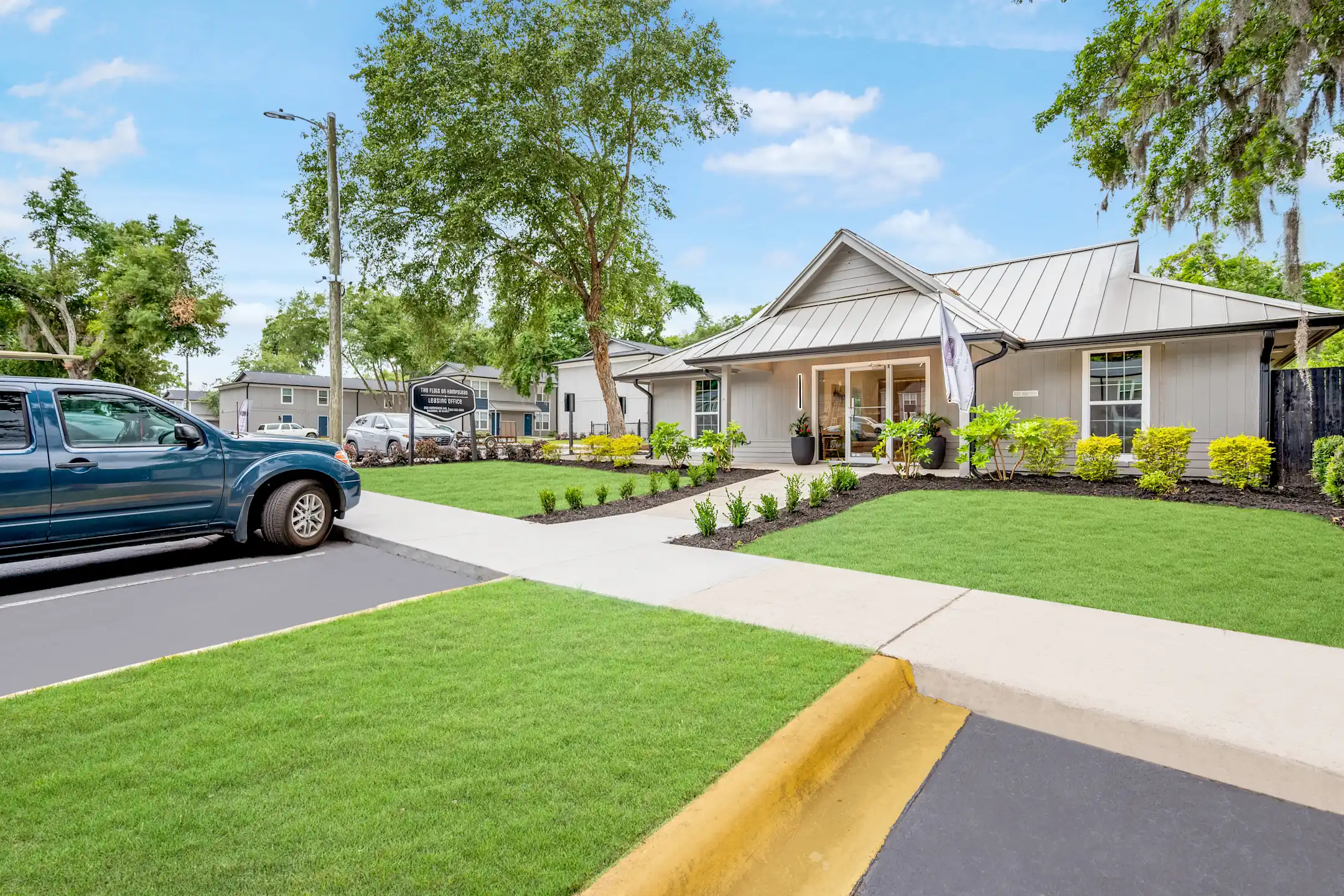 The Flats on Hampstead 200 Hampstead Ave Savannah, GA Townhouses