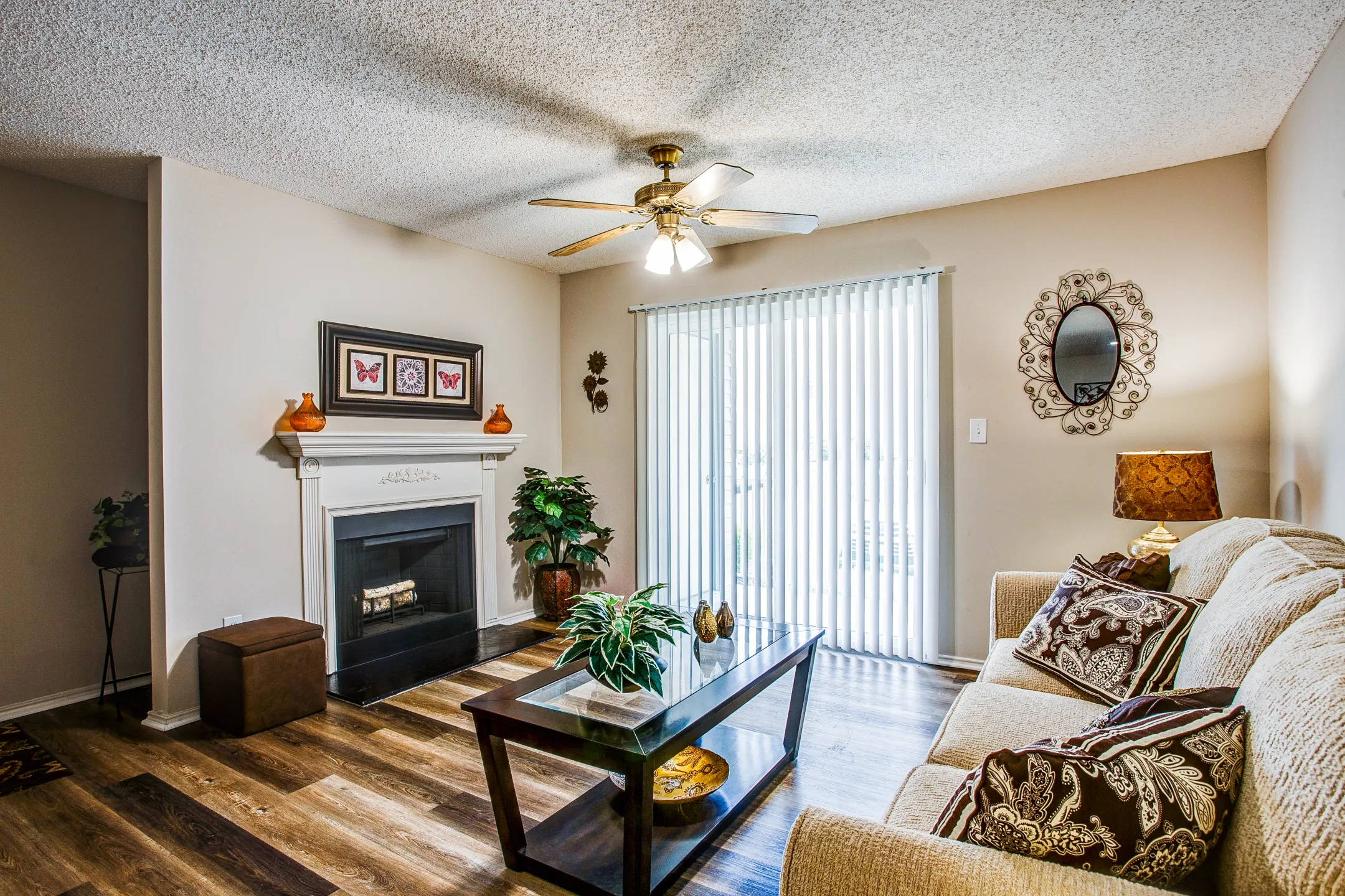 Living Room - Baxter Crossings - Chesterfield, MO