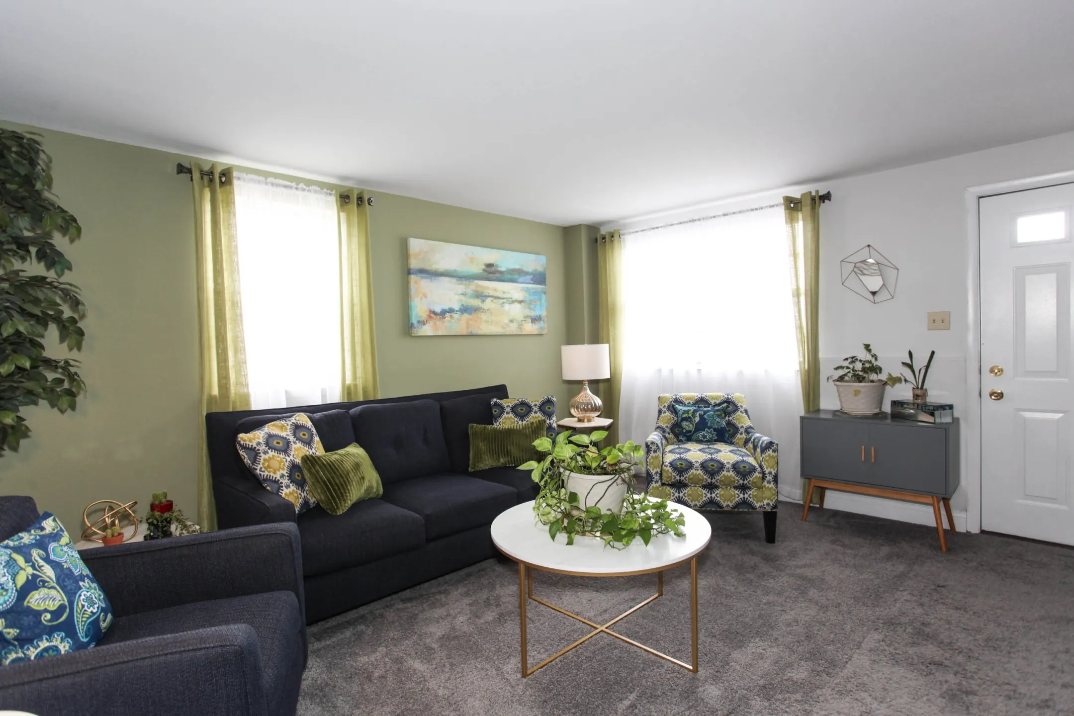 Living Room - Hollinswood Townhouses - Baltimore, MD