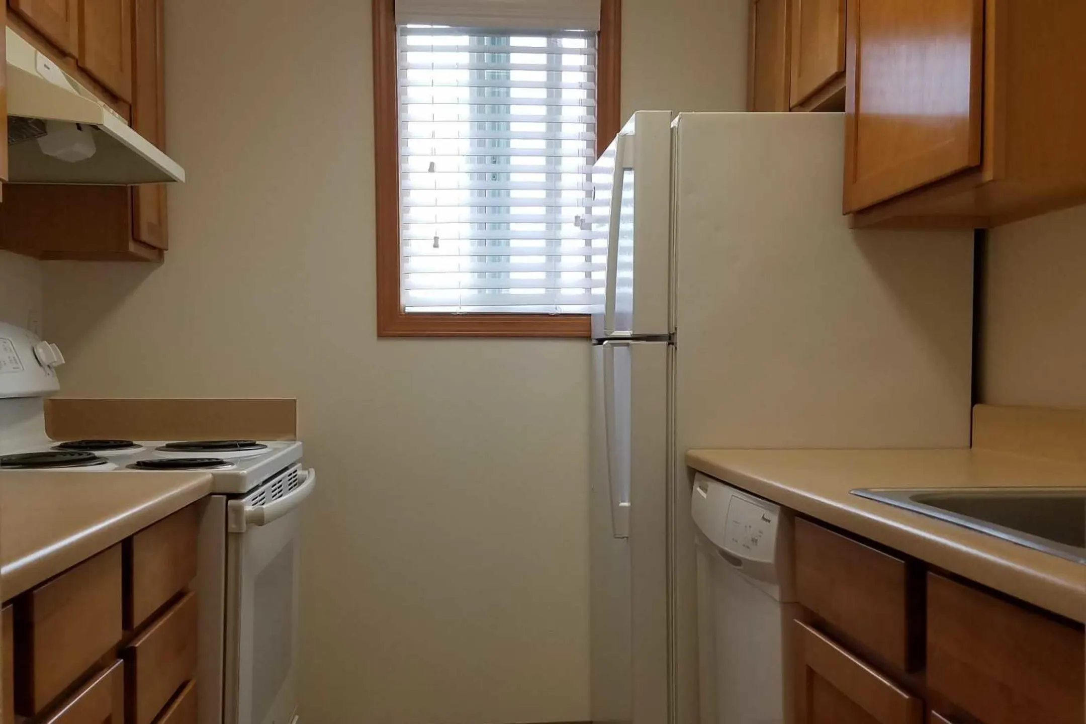 Kitchen - Sundance Apartments - Lakewood, WA
