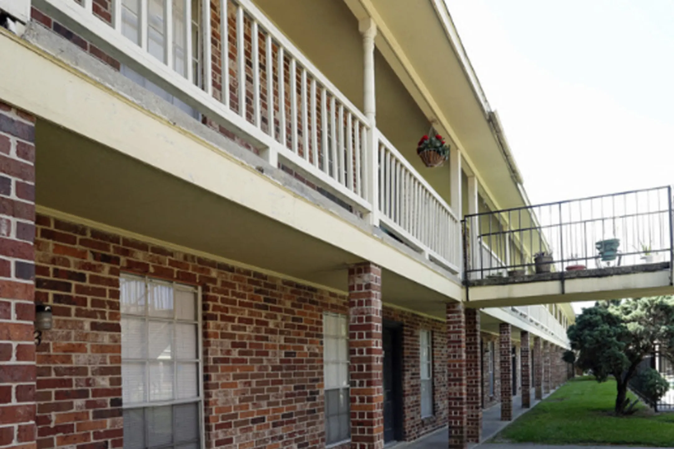 Goodwood Court at MidCity Apartments Baton Rouge, LA 70806