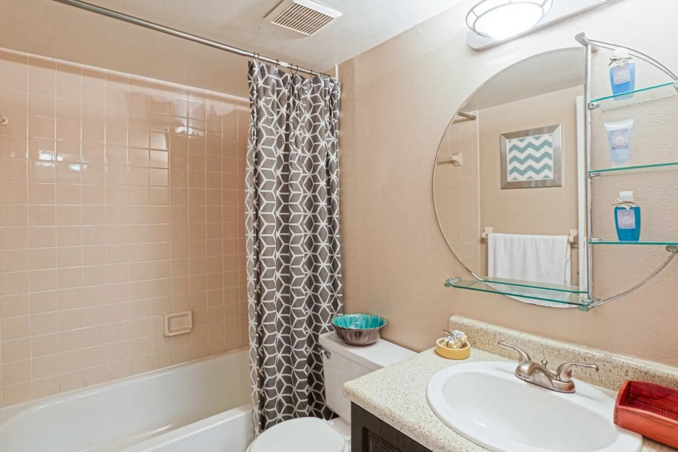 Bathroom - Fountain Lake Apartments - Bradenton, FL