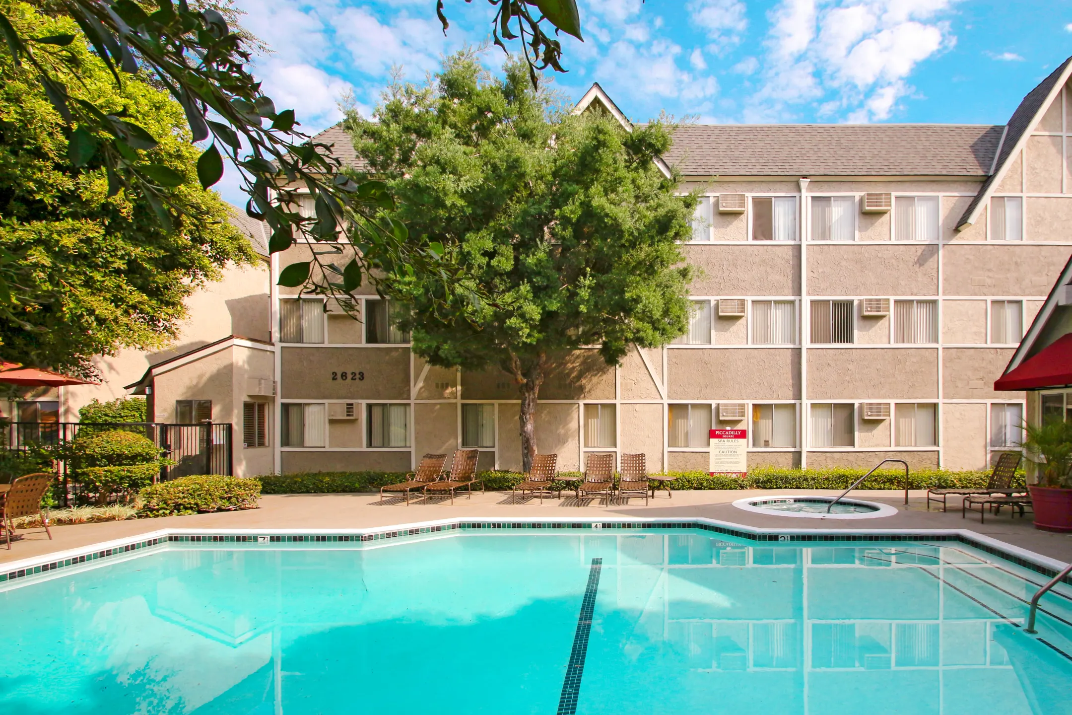 Piccadilly Square Apartments - Fullerton, CA 92831