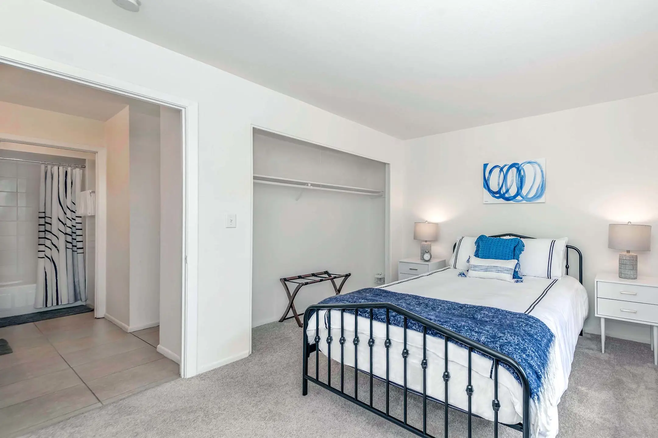 Barrington Lakes Apartments Hoffman Estates, IL 60169