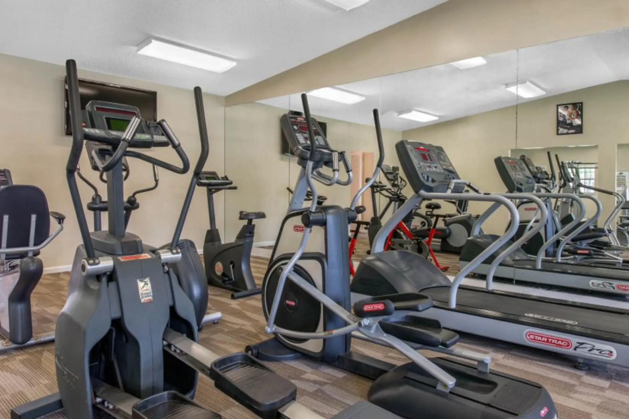 Fitness Weight Room - Gatehouse on the Green Apartments - Plantation, FL
