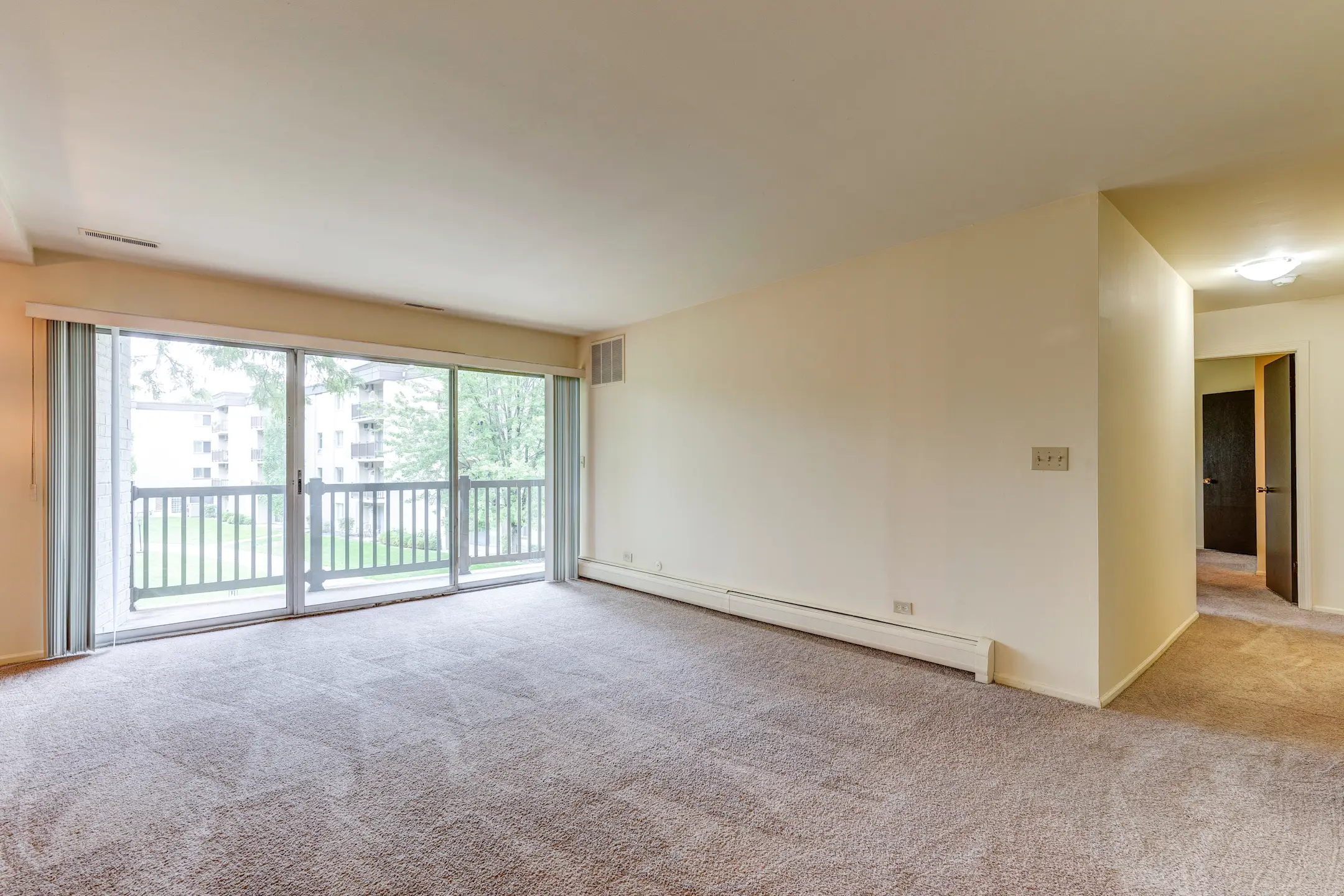 Stonebridge of Arlington Heights Apartments Arlington Heights, IL 60004