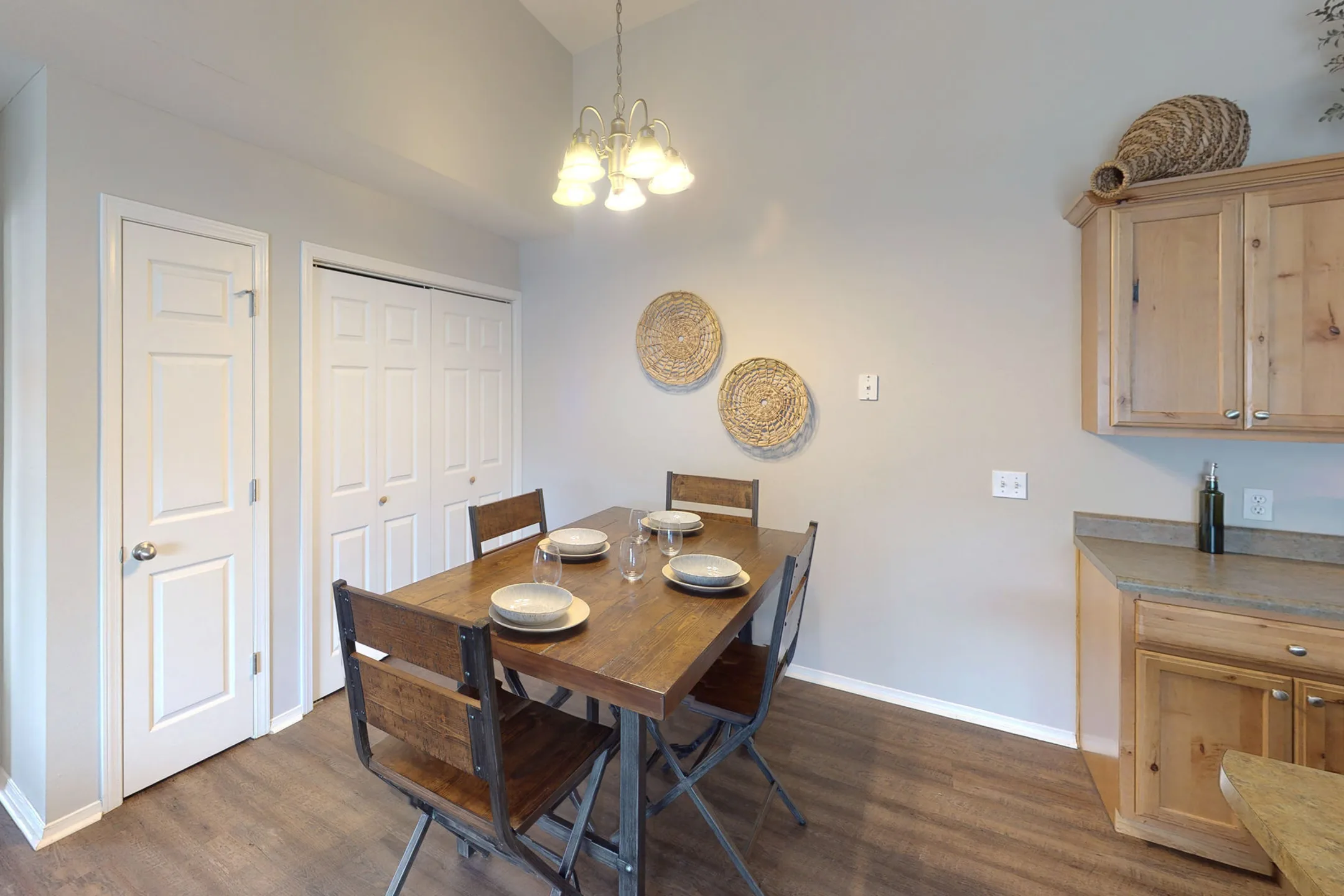 Dining Room - Kensington Park and The Lodges - Springfield, MO