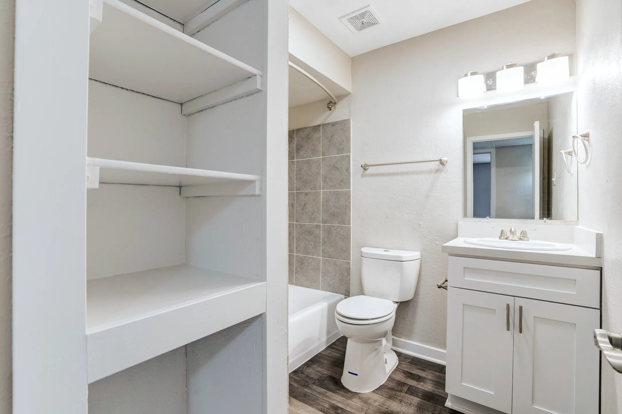 Casa Luna Apartments Dallas, TX 75228