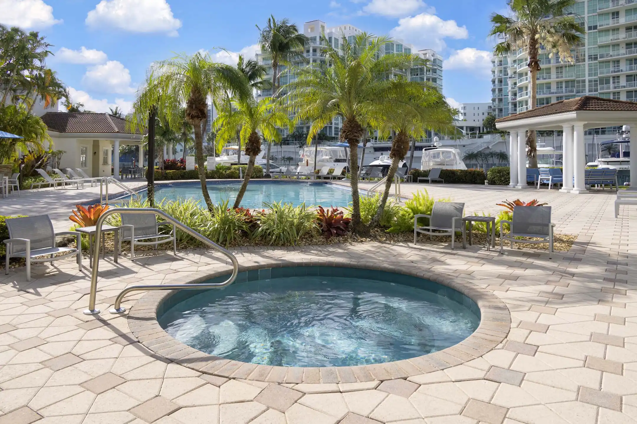 Pool - Camden Aventura - Miami, FL