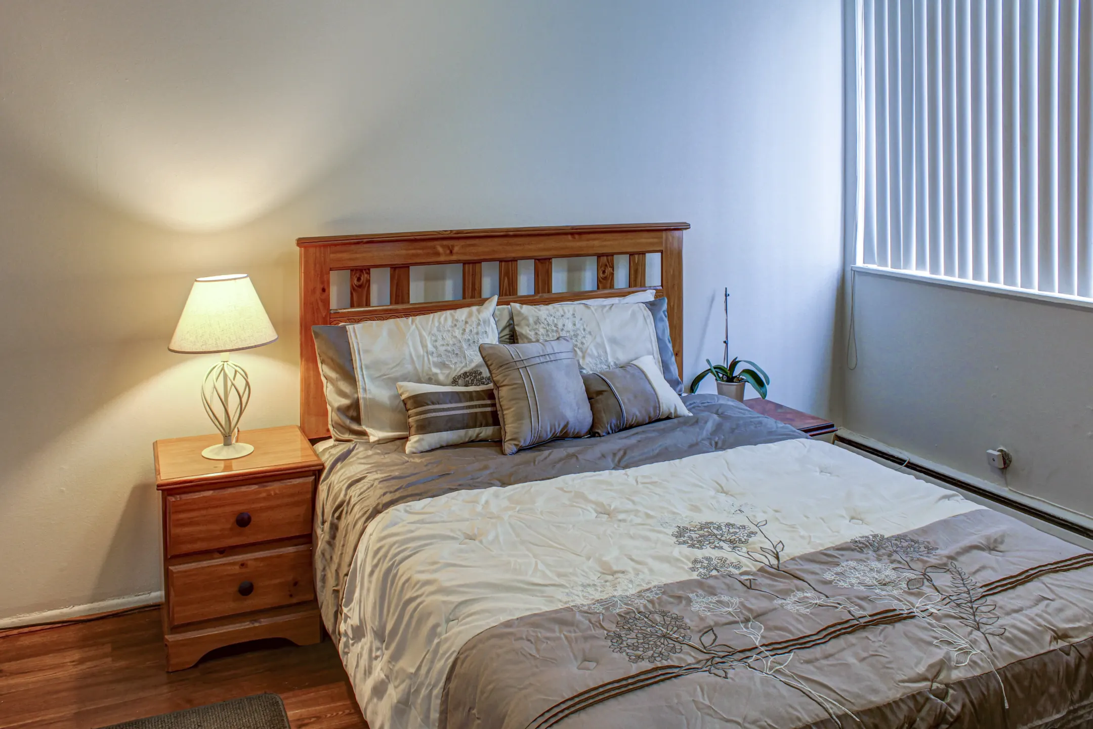 Bedroom - Oakwood Villa - Royal Oak, MI