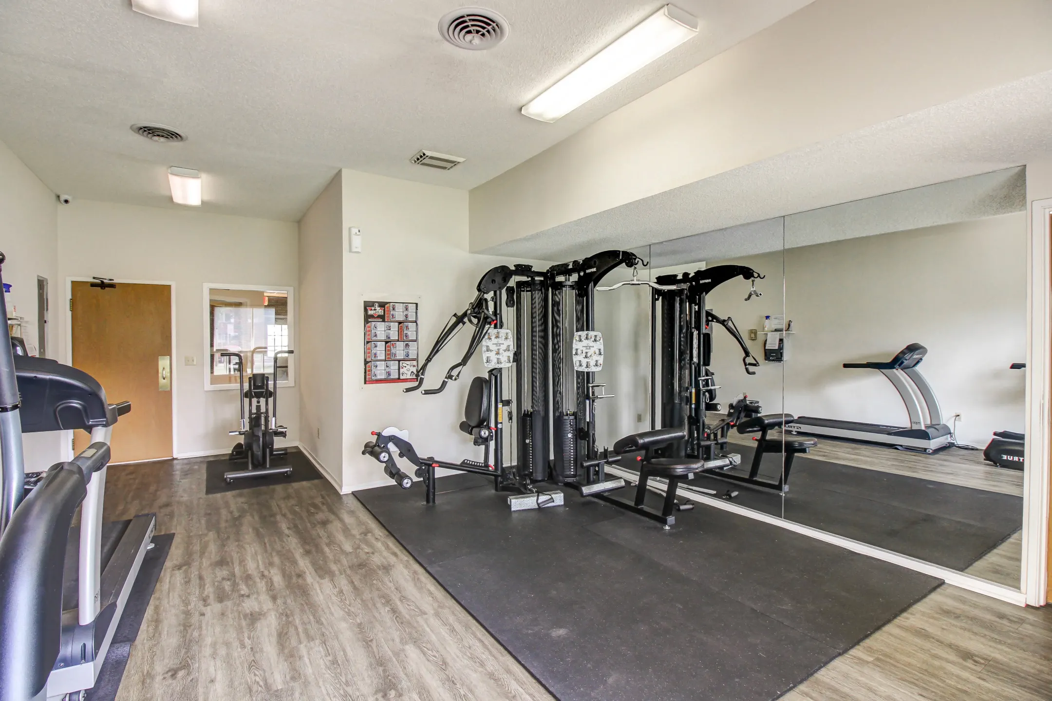 Fitness Weight Room - Colonial Heights - Lincoln, NE